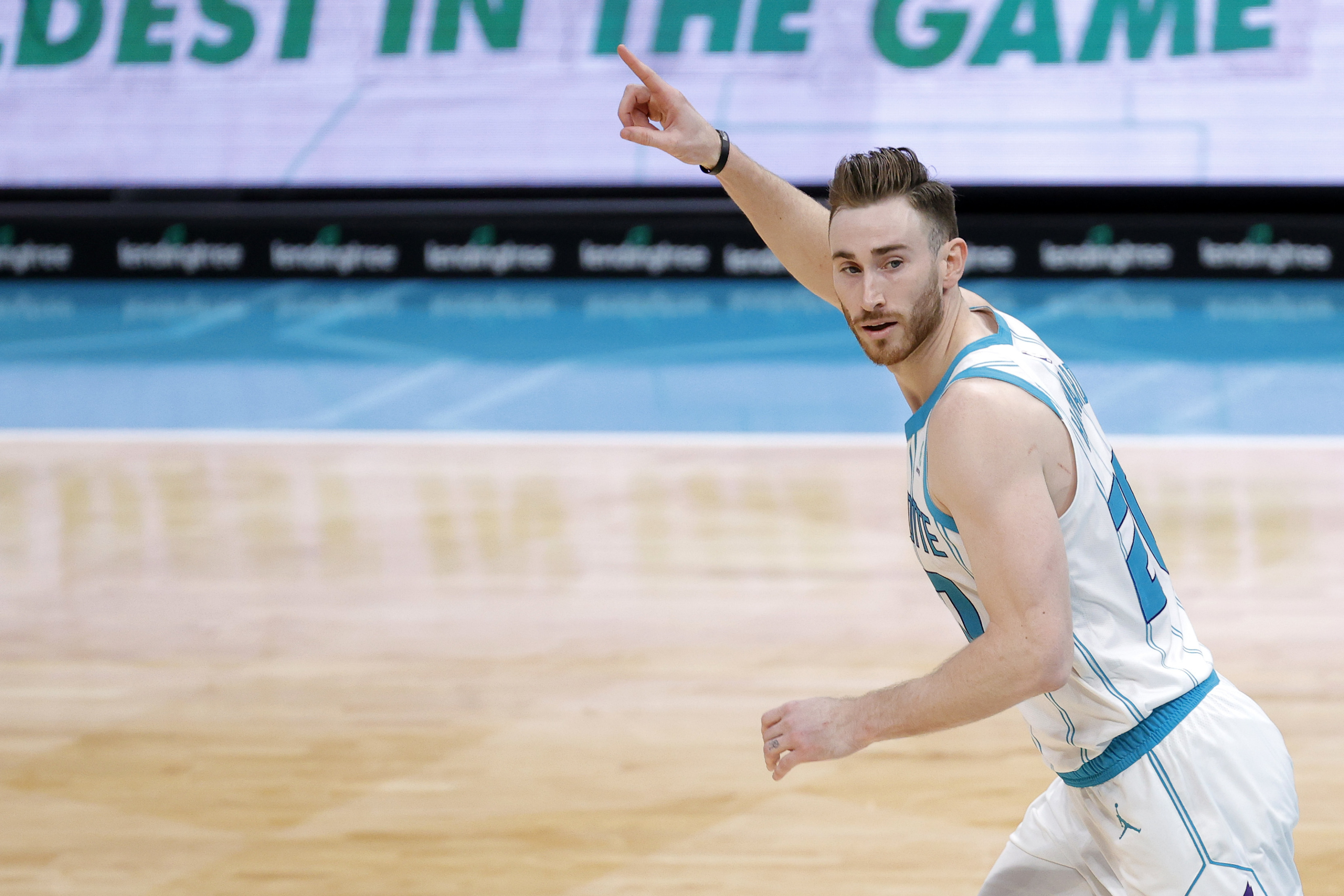 Charlotte Hornets, Gordon Hayward Wallpaper, 3200x2140 HD Desktop