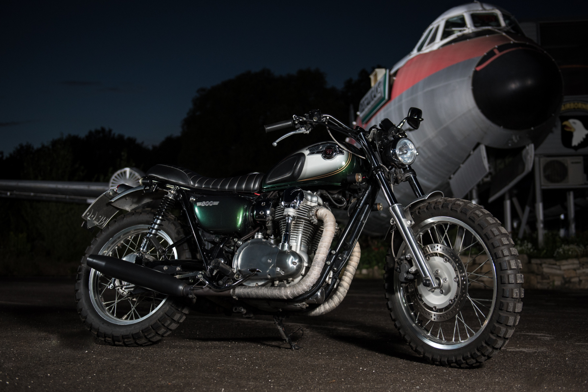 Kawasaki W800, Retro beauty, Scrambler excellence, Timeless design, 2000x1340 HD Desktop