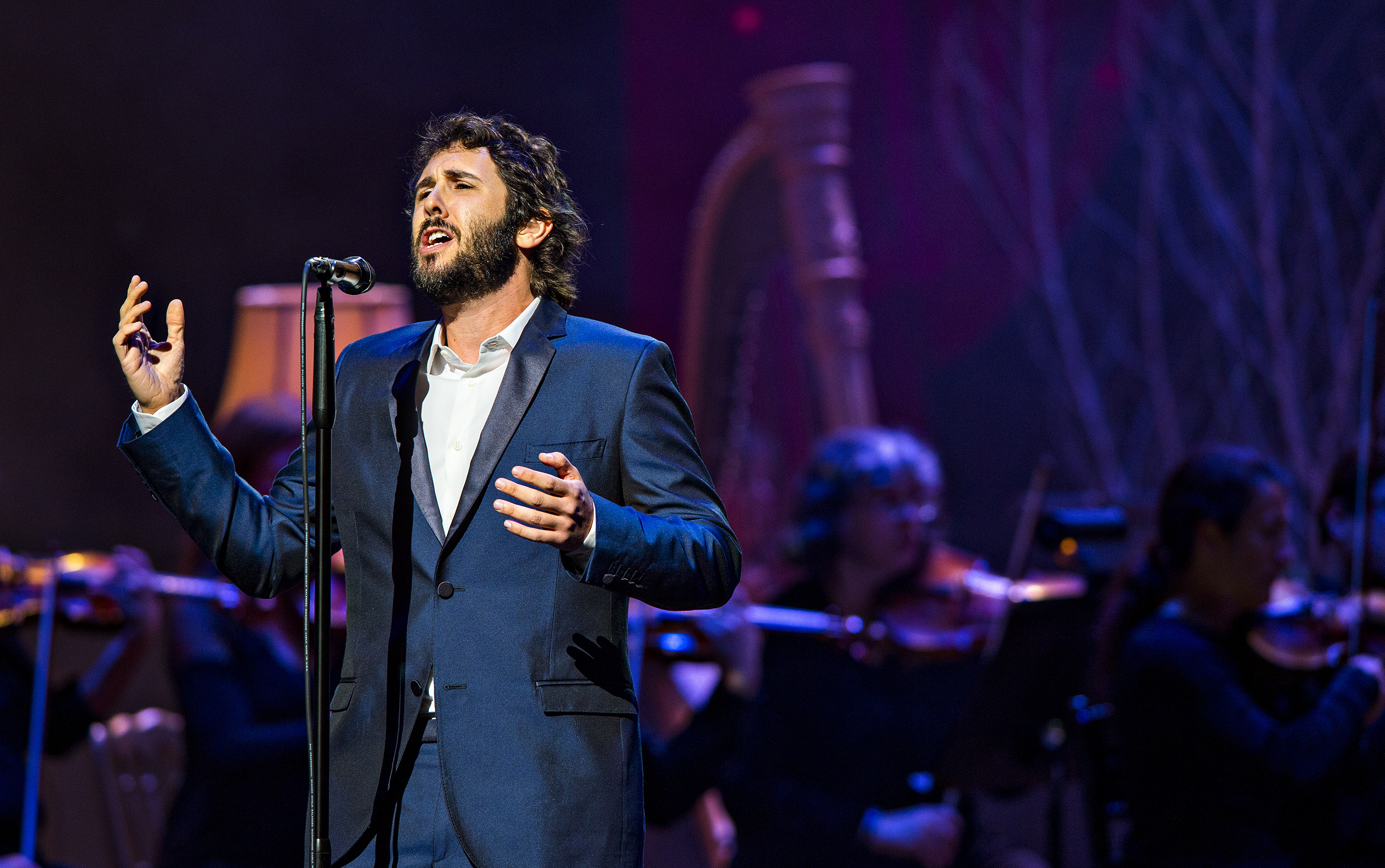 Josh Groban, Lively concerts, Captivating photos, Unforgettable moments, 3000x1890 HD Desktop