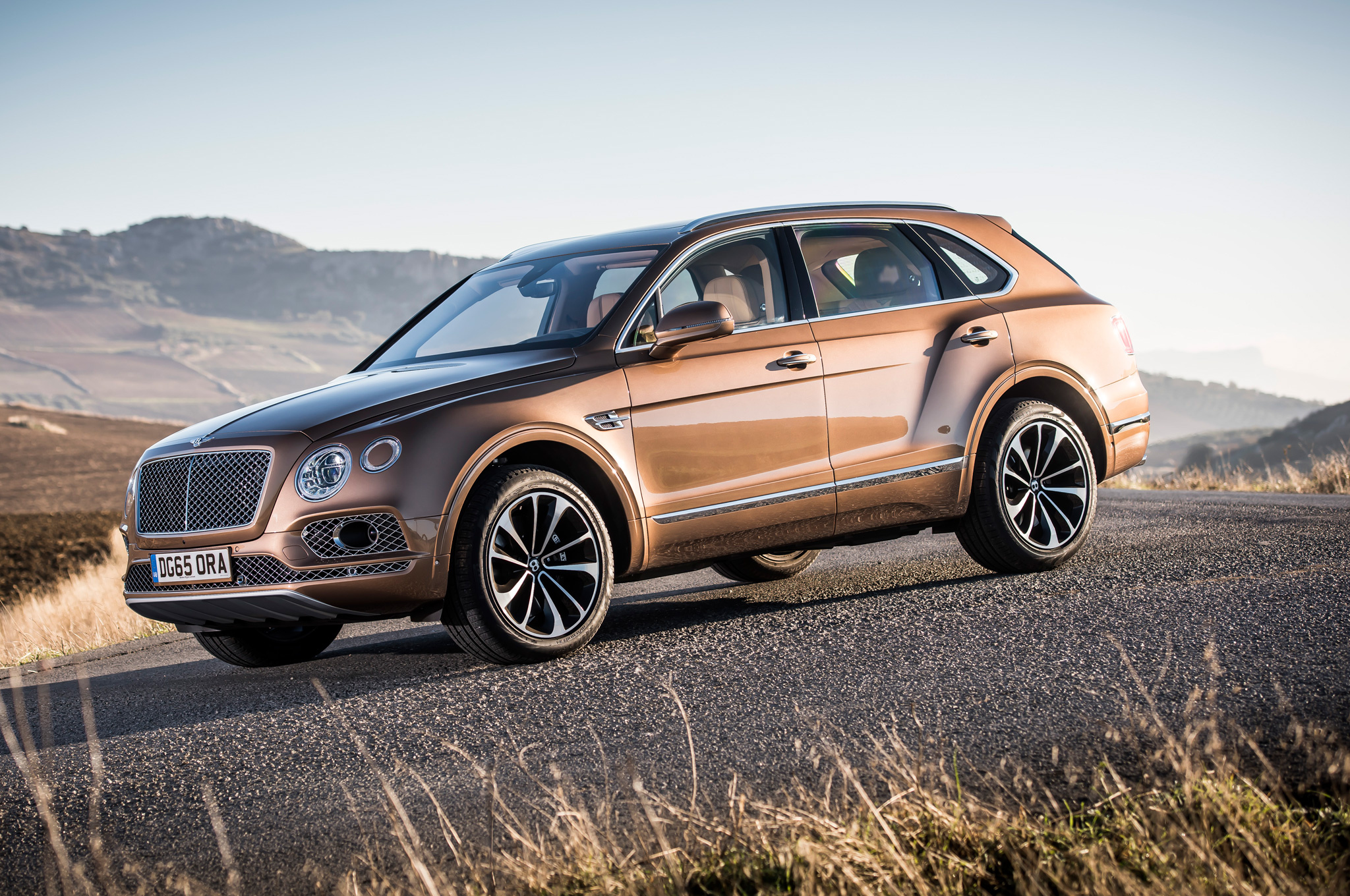 2016 Model, Bentley Bentayga Wallpaper, 2050x1360 HD Desktop