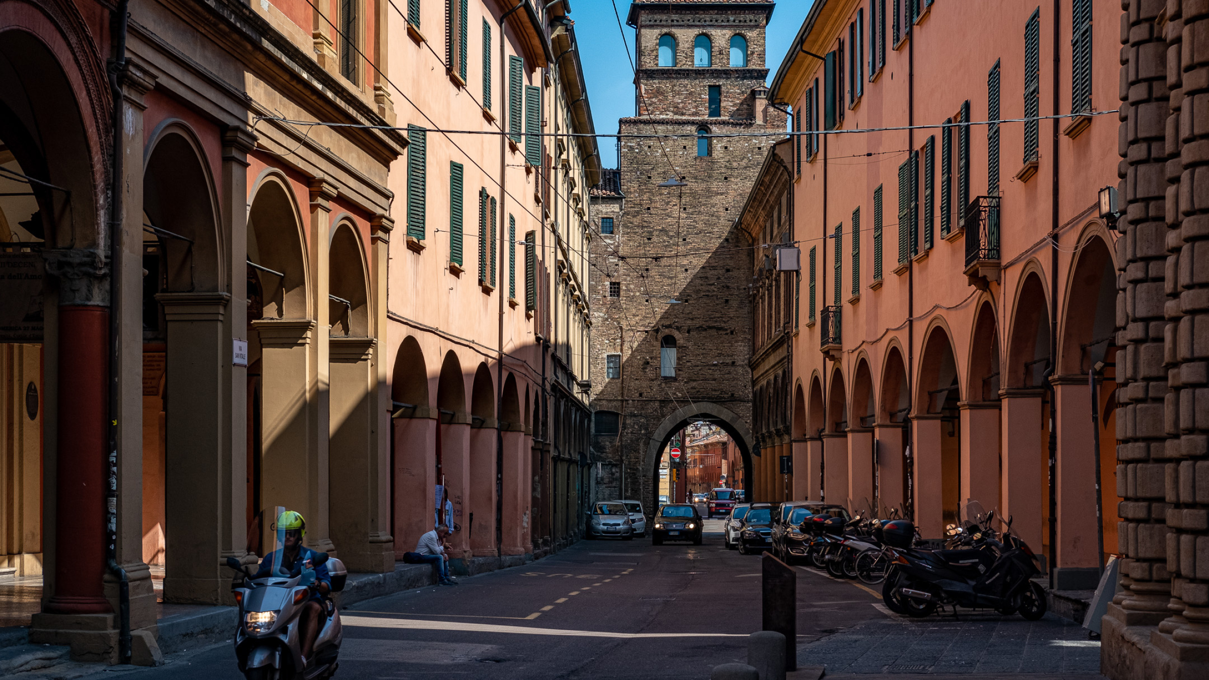 Torresotto of San Vitale, Bologna Wallpaper, 2400x1350 HD Desktop