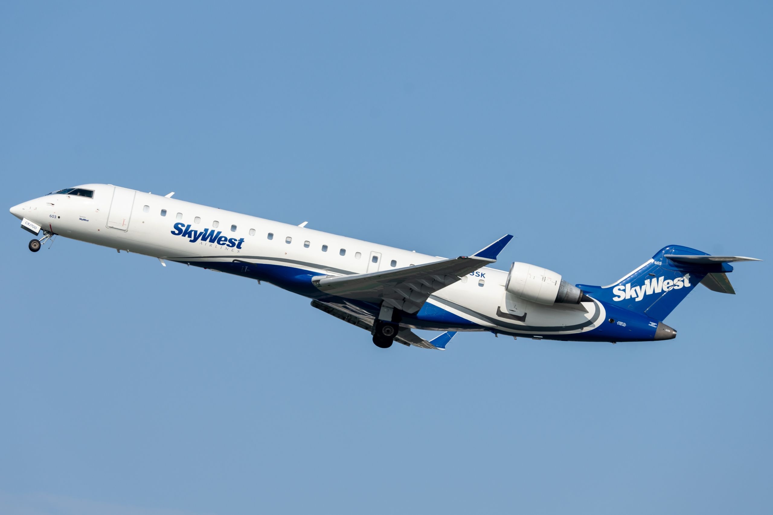 SkyWest Airlines, Quarterly profit, Alaska and American deals, Regional carrier, 2560x1710 HD Desktop