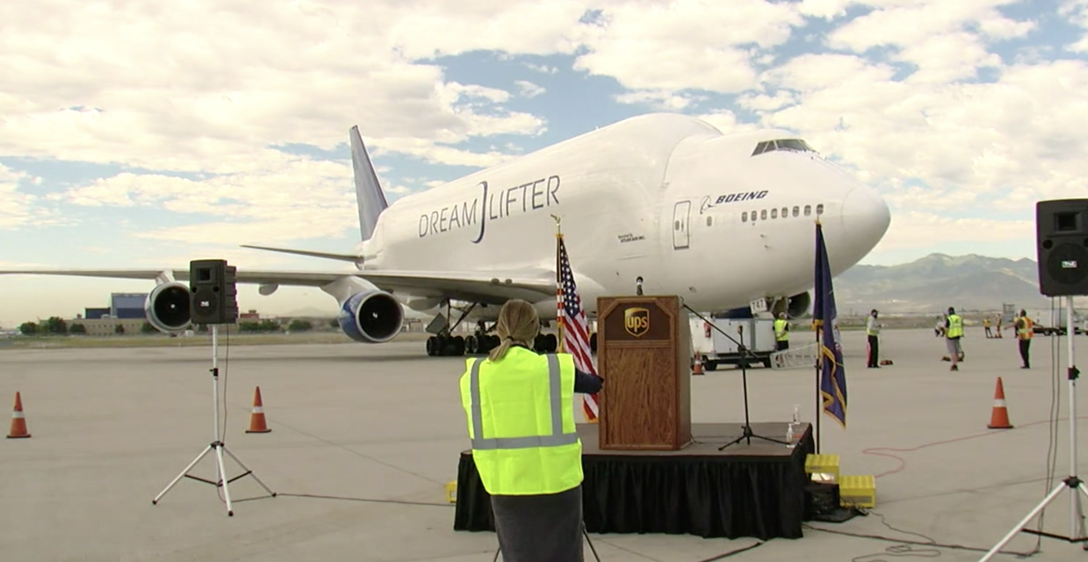 Boeing Dreamlifter, Medical masks delivery, Promoting education, Supporting teachers, 2180x1130 HD Desktop