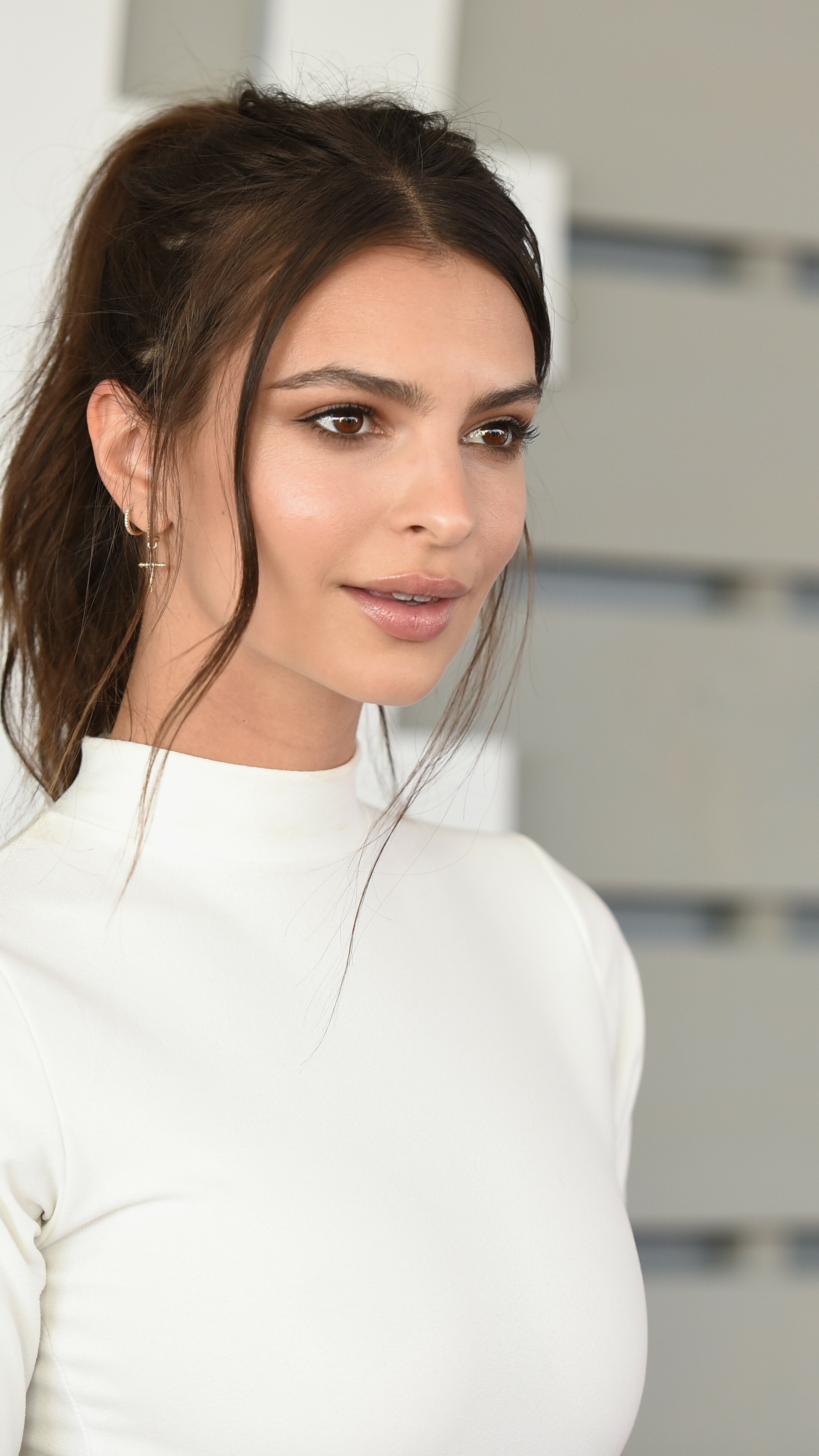 2016 Breeders' Cup World Championships, Emily Ratajkowski Wallpaper, 2160x3840 4K Phone