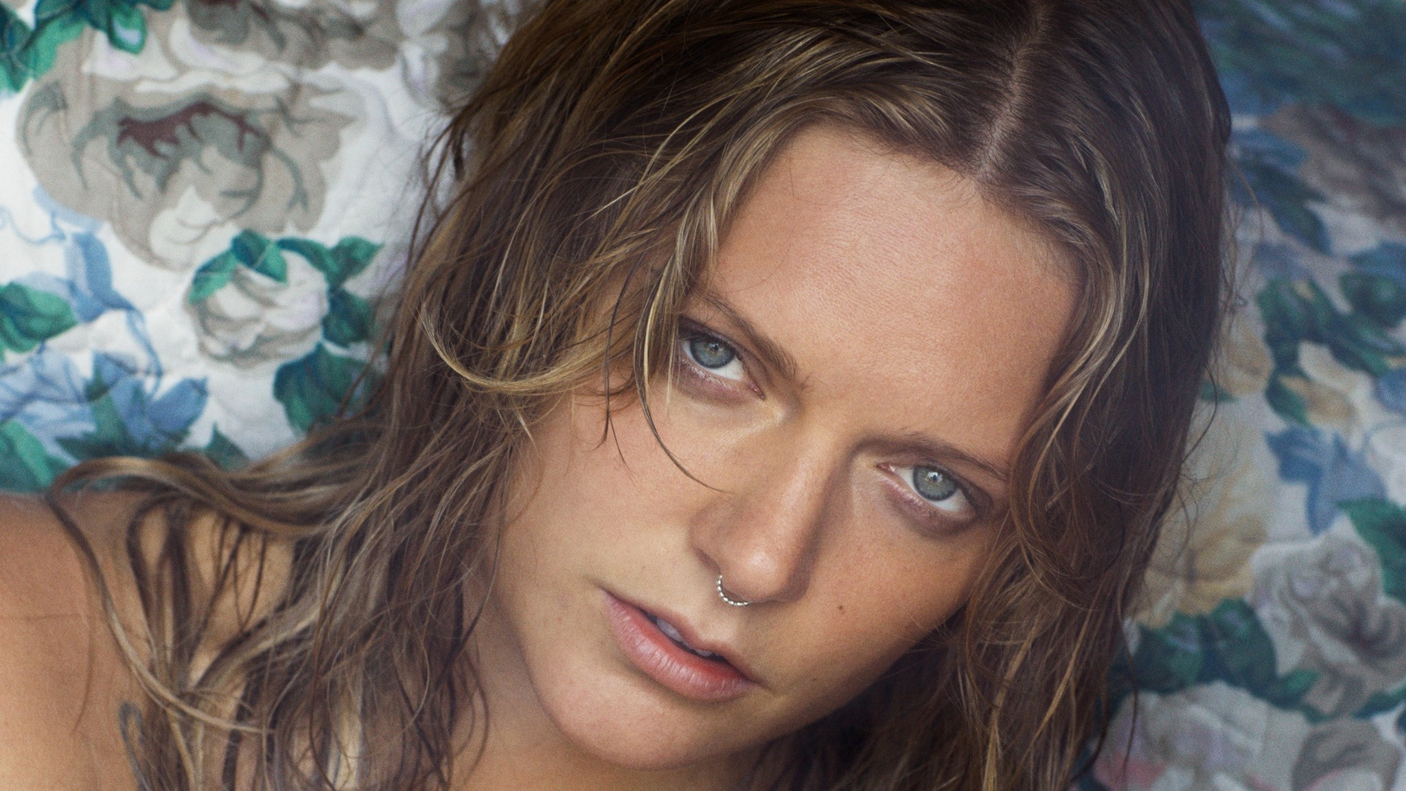 Tove Lo music, Women model singer, Blue mouth nose, Tove Lo head, 2050x1160 HD Desktop