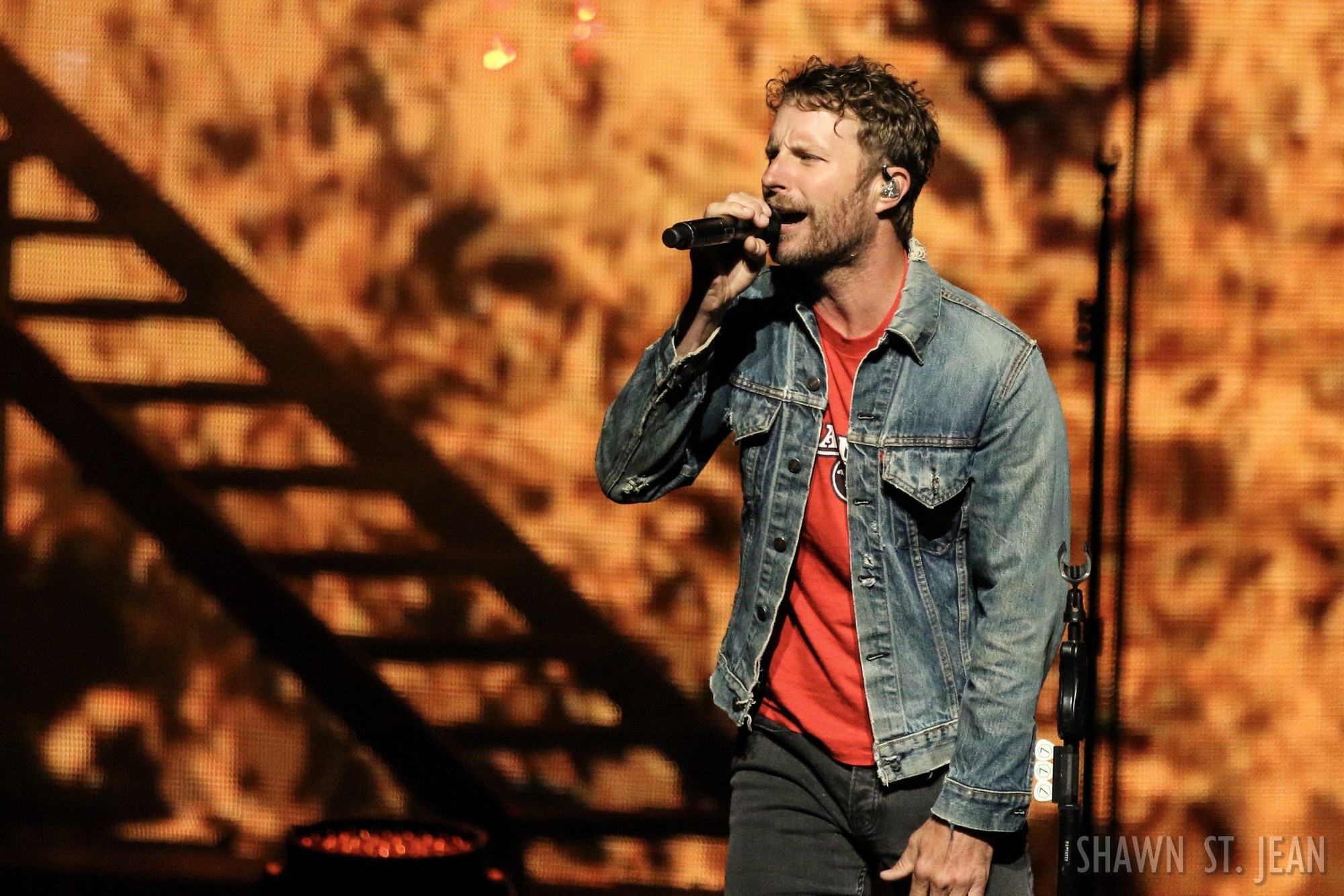 Dierks Bentley, What the Hell World Tour, Hartford concert, Country music, 2000x1340 HD Desktop