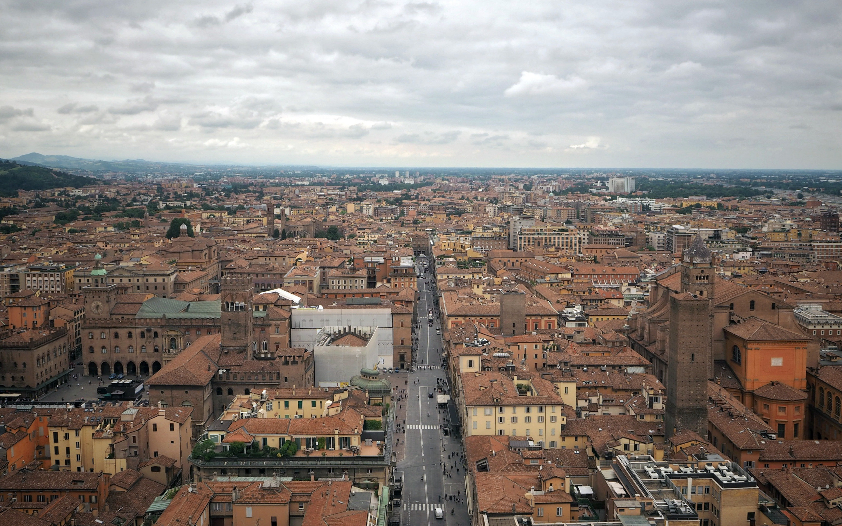 Evening sunset, Bologna city, Panoramic view, Romantic atmosphere, 2880x1800 HD Desktop