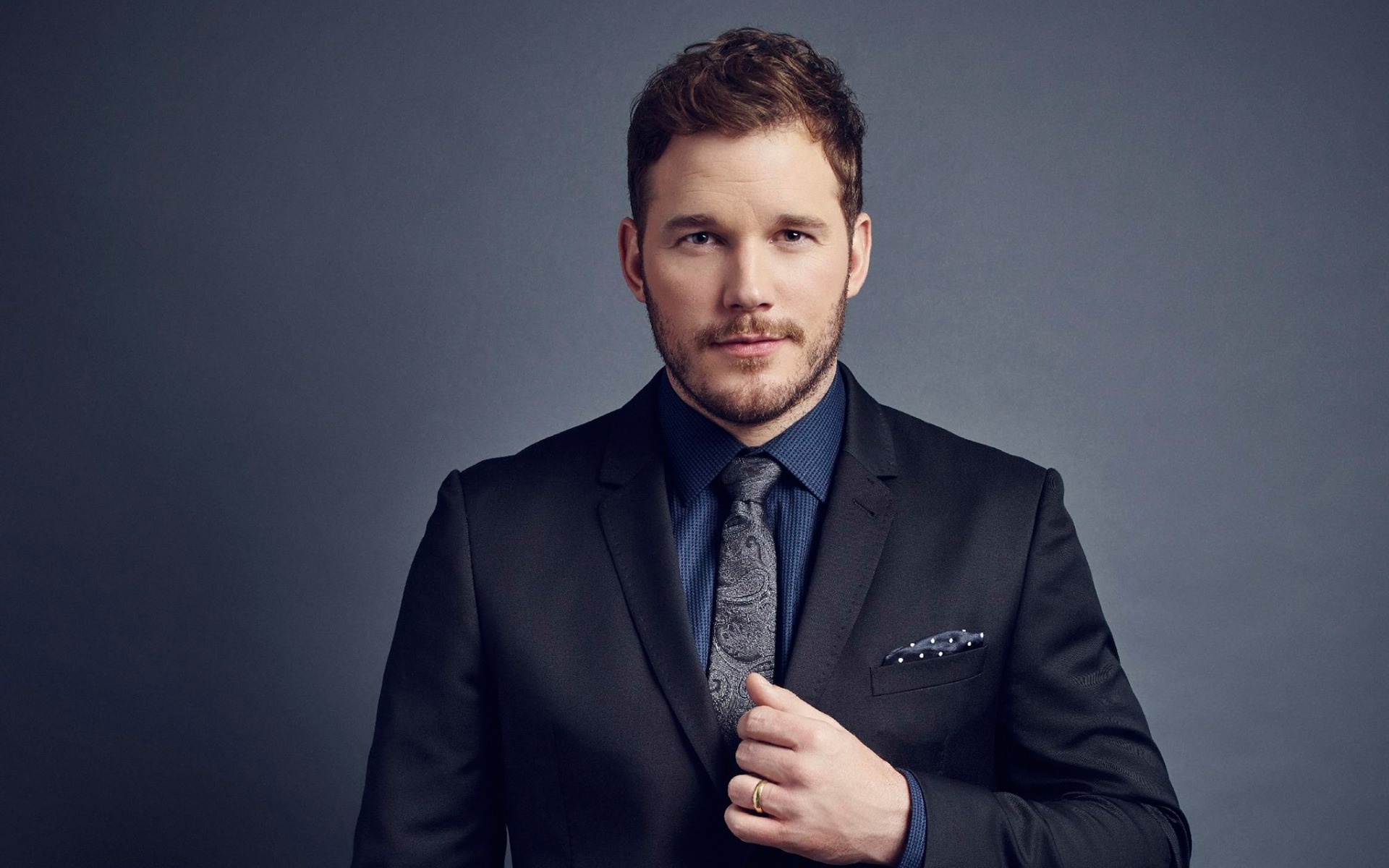 Chris Pratt, Movie star, Hollywood celebrity, Gray suit, 1920x1200 HD Desktop