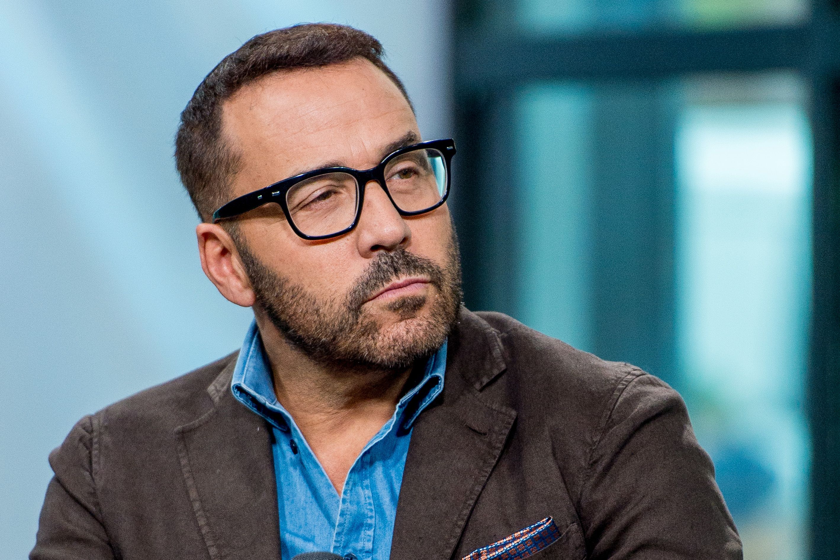 Jeremy Piven, Denies misconduct allegations, Page six, 2840x1900 HD Desktop