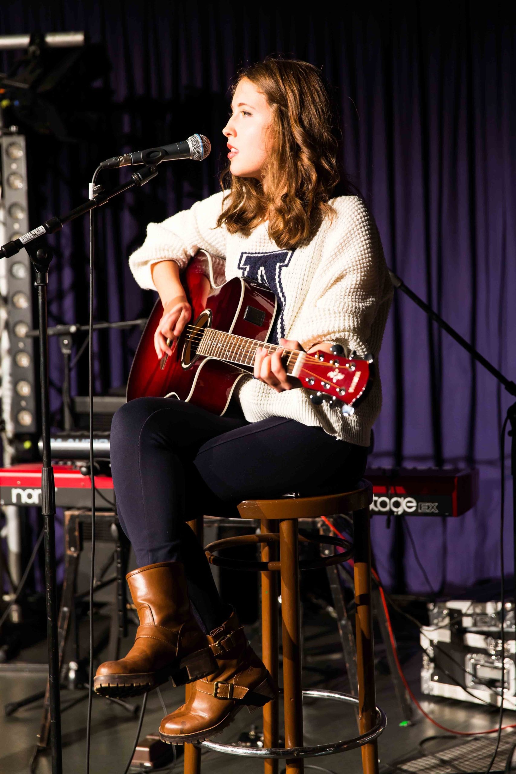 Alice Merton 2014, Early musical career, Rising star, Promising beginnings, 1710x2560 HD Phone