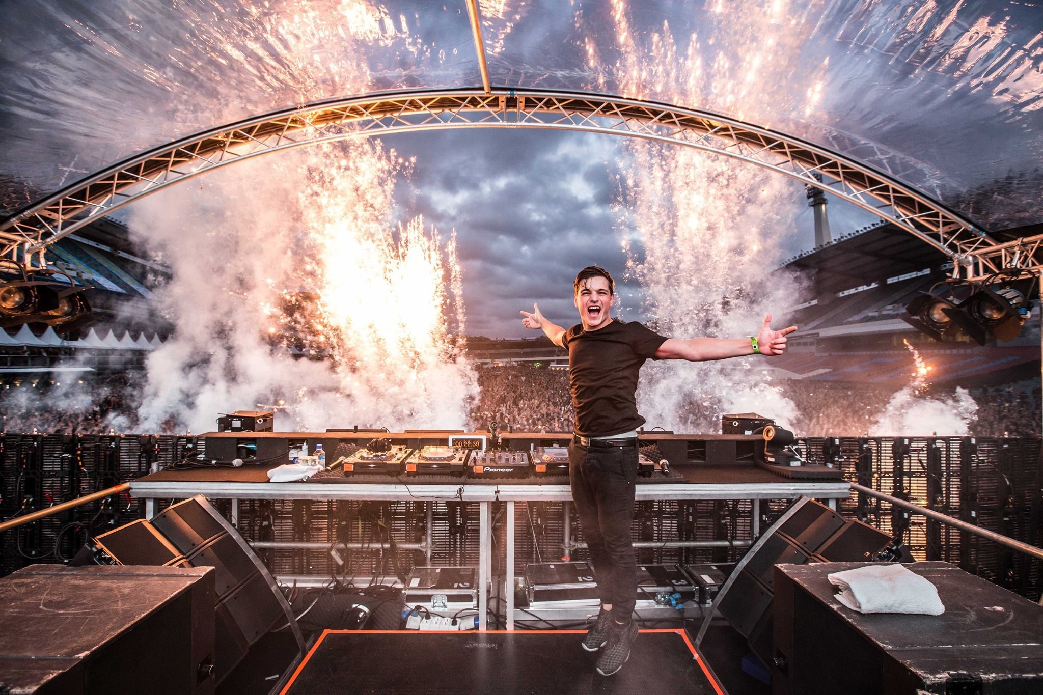 Martin Garrix, Energetic DJ, Vibrant wallpapers, Captivating visuals, 2050x1370 HD Desktop