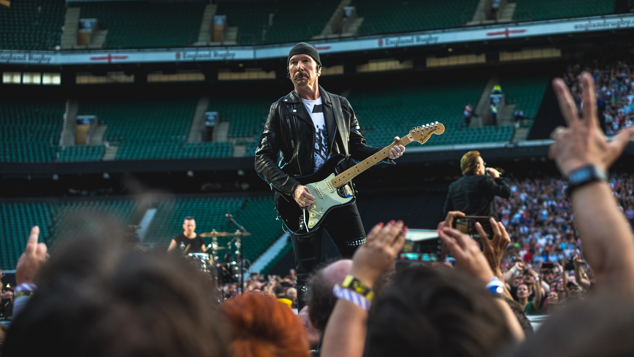 The Edge, Fender gear video, 2050x1160 HD Desktop