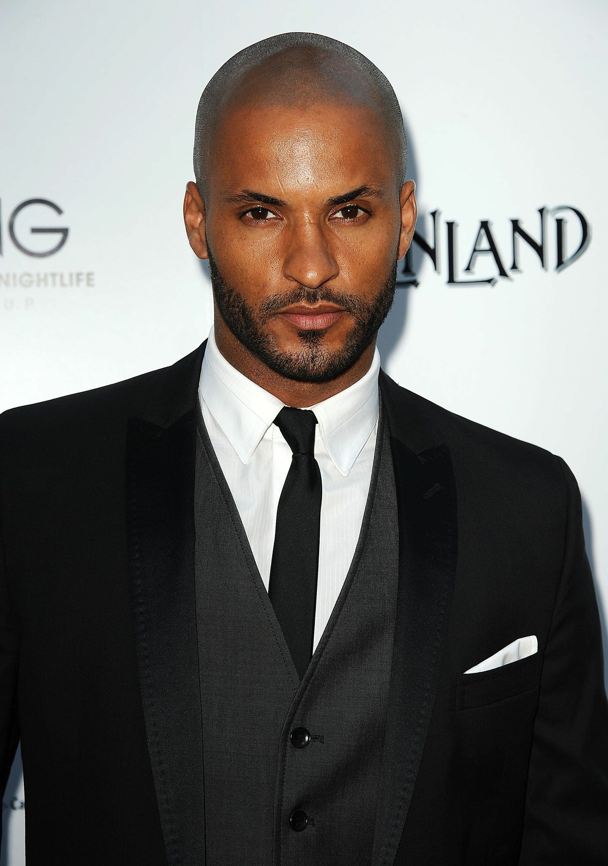 Ricky Whittle, Shadow Moon, American Gods, Neil Gaiman, 2050x2920 HD Phone