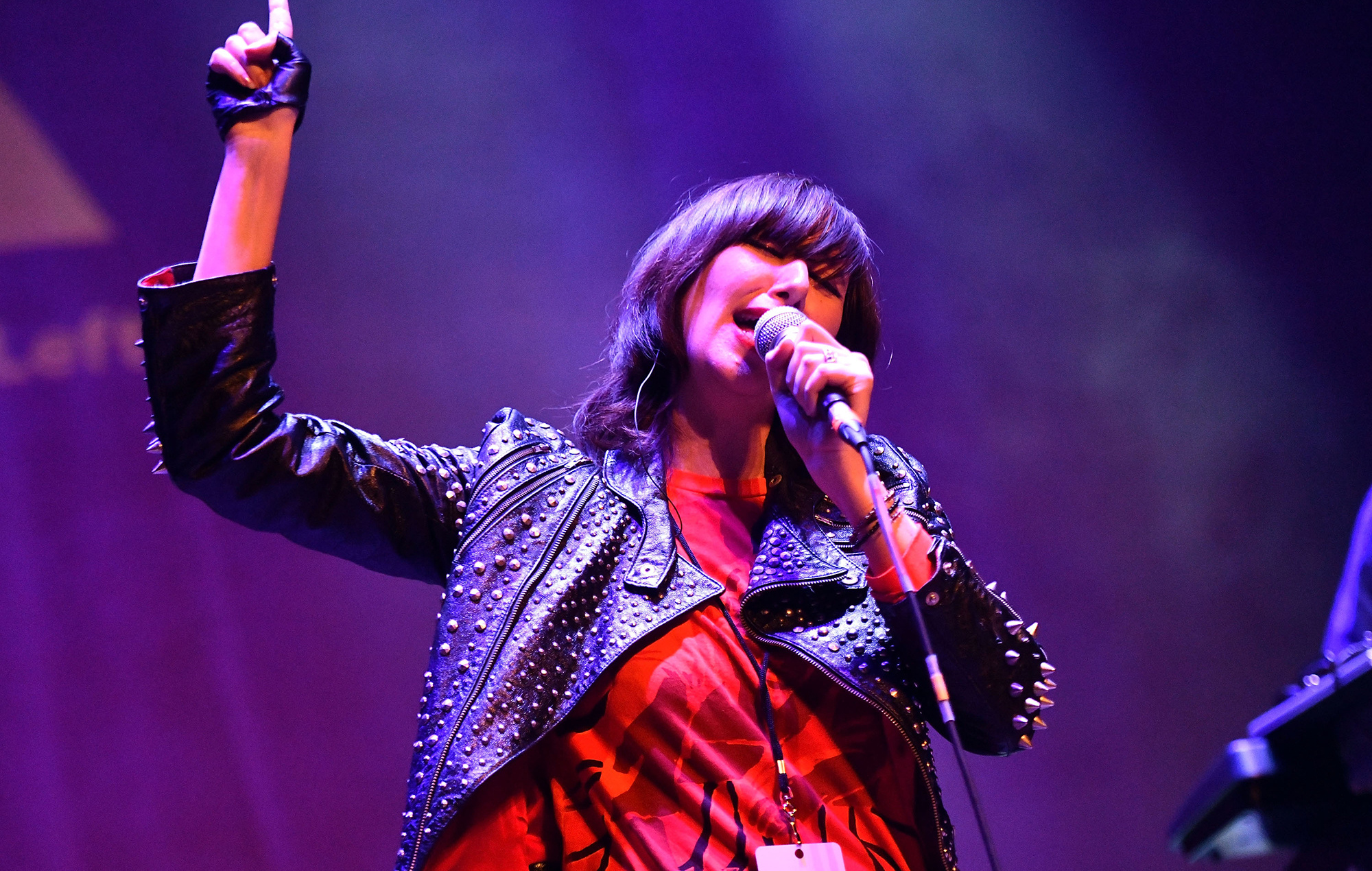 Grass festival, Karen O Wallpaper, 2000x1270 HD Desktop