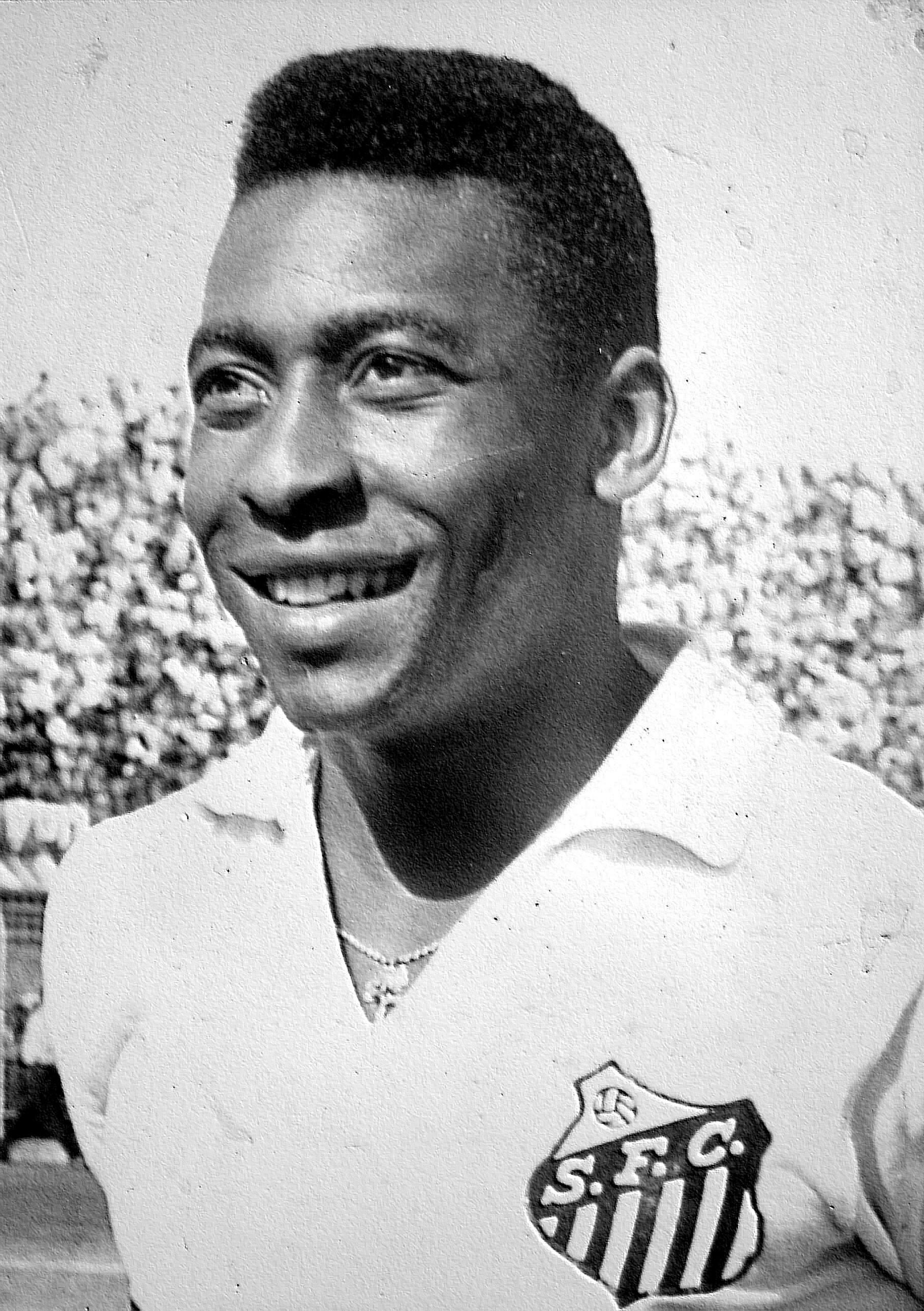 Pele, Soccer superstar, Athlete, Legendary player, 1820x2580 HD Phone