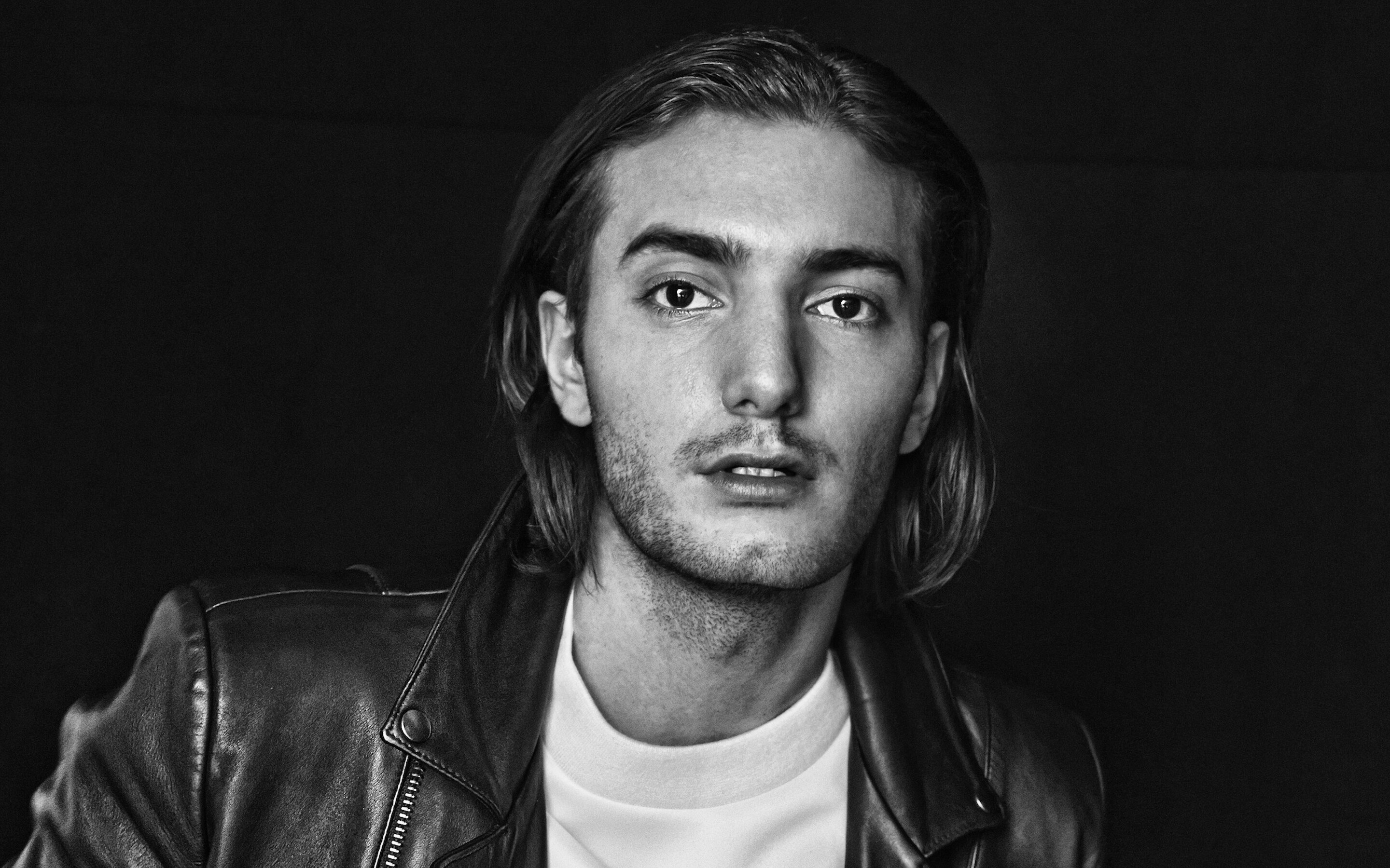 Alesso, Portrait photo, Swedish DJ, Monochrome, 2880x1800 HD Desktop