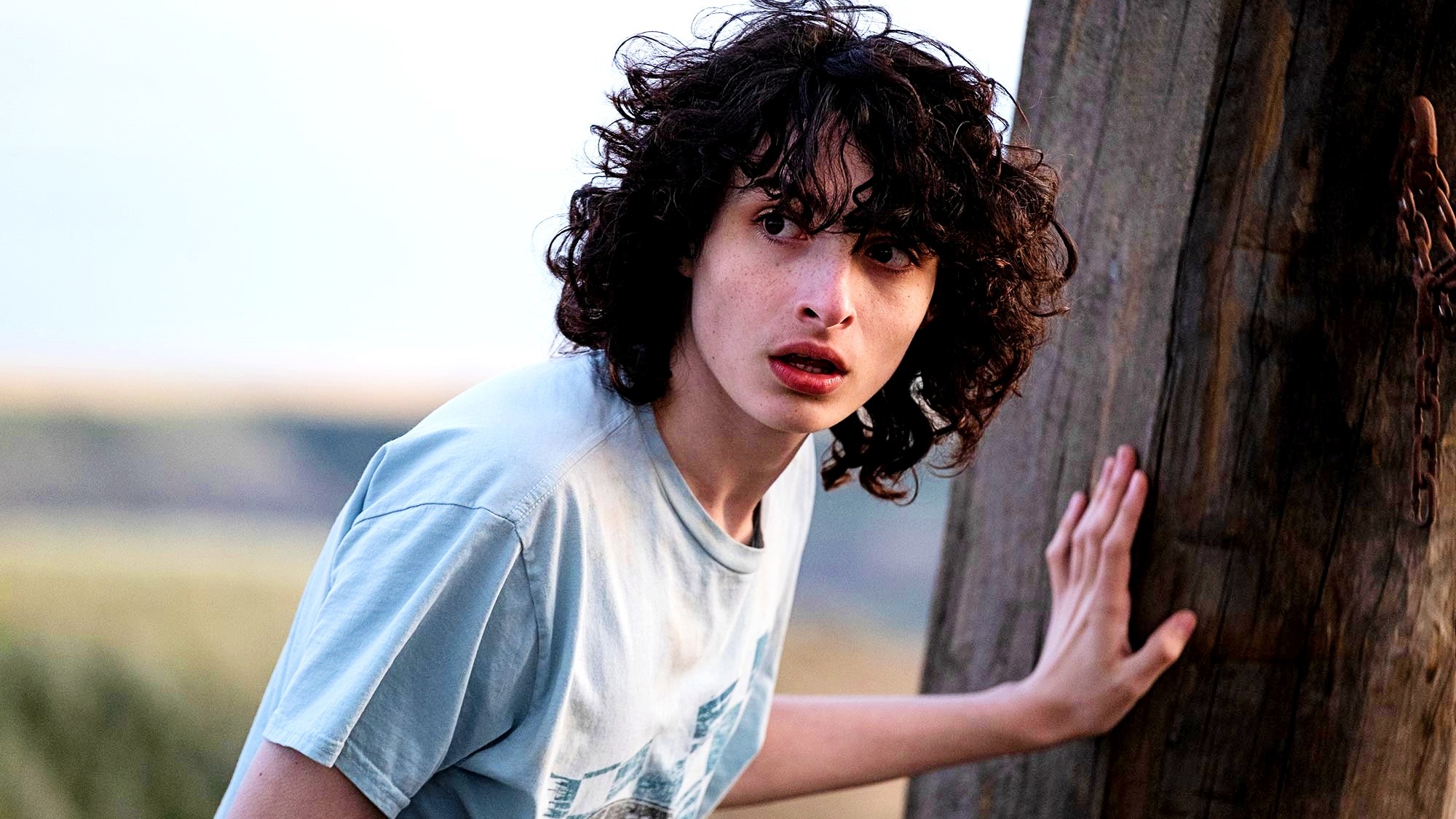 Finn Wolfhard, TV shows, Mike Wheeler's dress up, Netflix's junkie, 2000x1130 HD Desktop