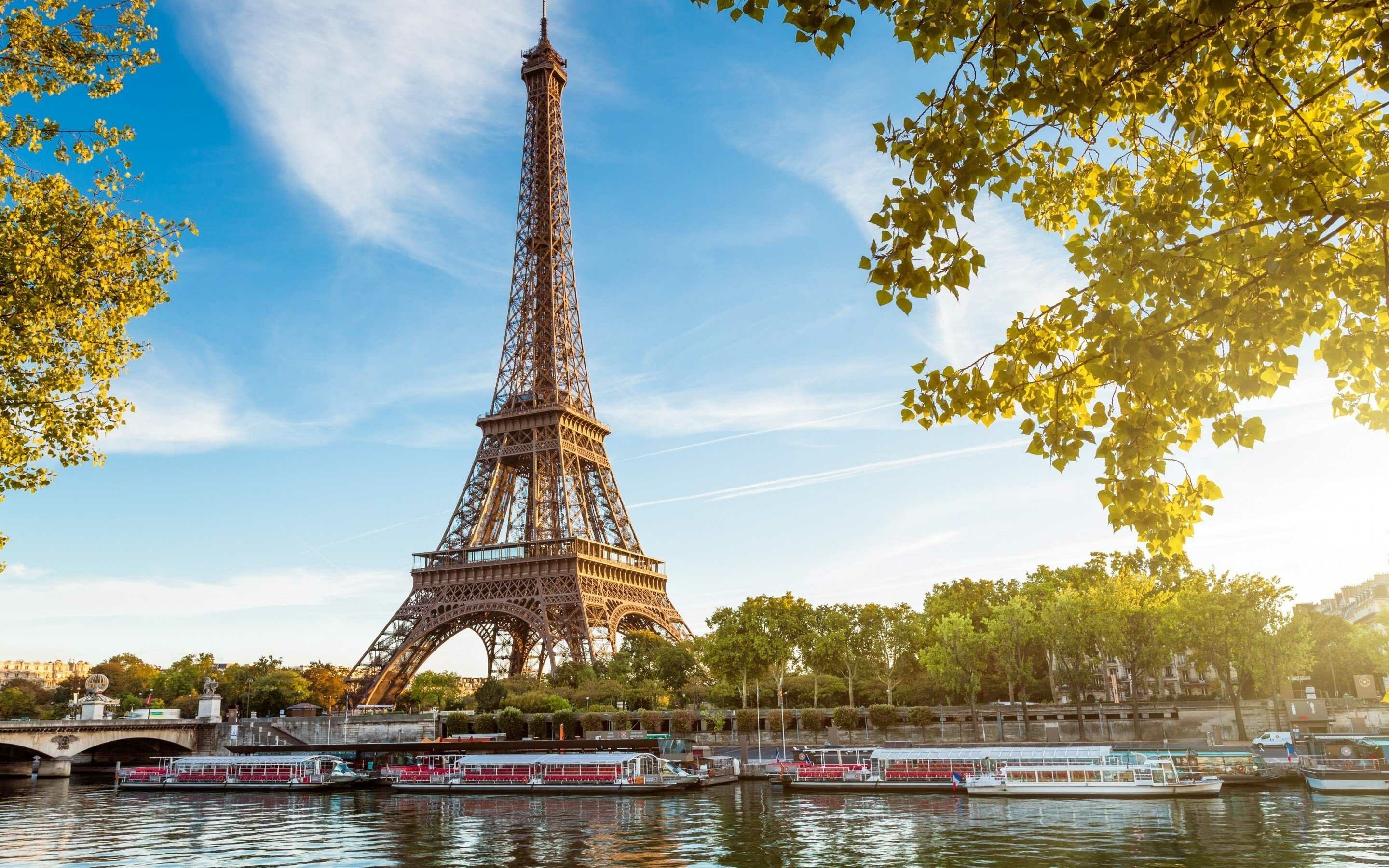 Seine River, Eiffel Tower Wallpaper, 2880x1800 HD Desktop