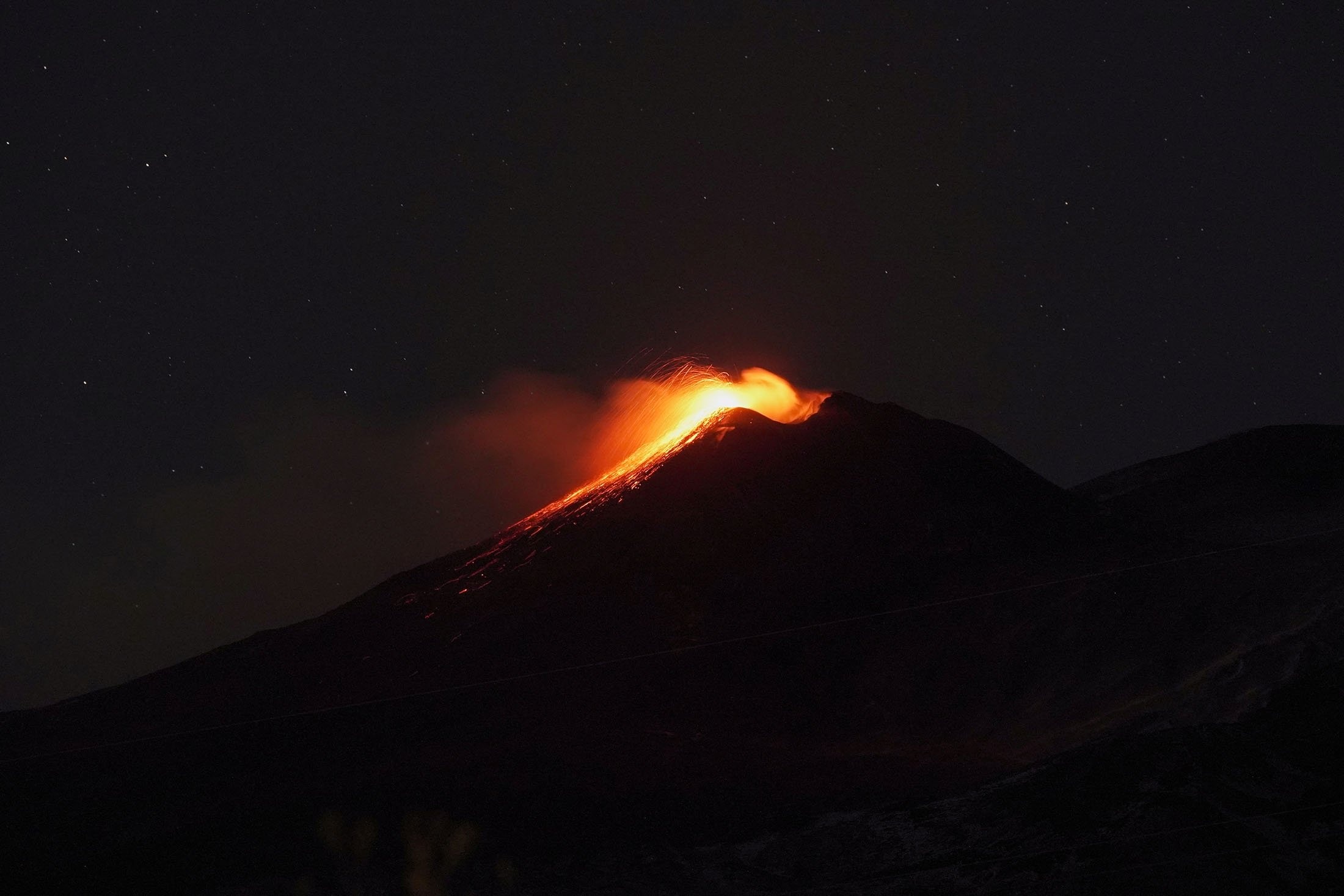 Etna Volcano, Spectacular eruptions, Night sky, Daily Sabah, 2200x1470 HD Desktop