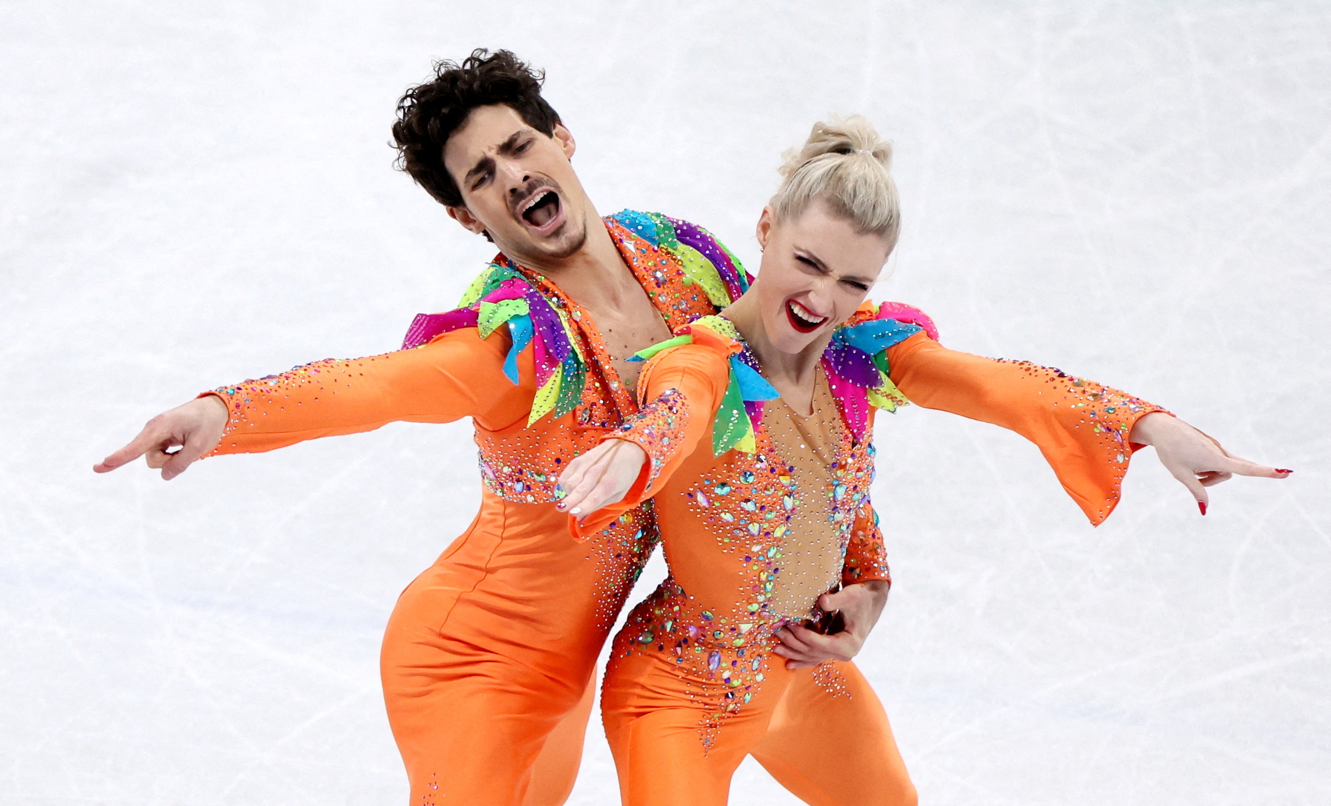 Piper Gilles and Paul Poirier, Ice Dancing Wallpaper, 2640x1600 HD Desktop