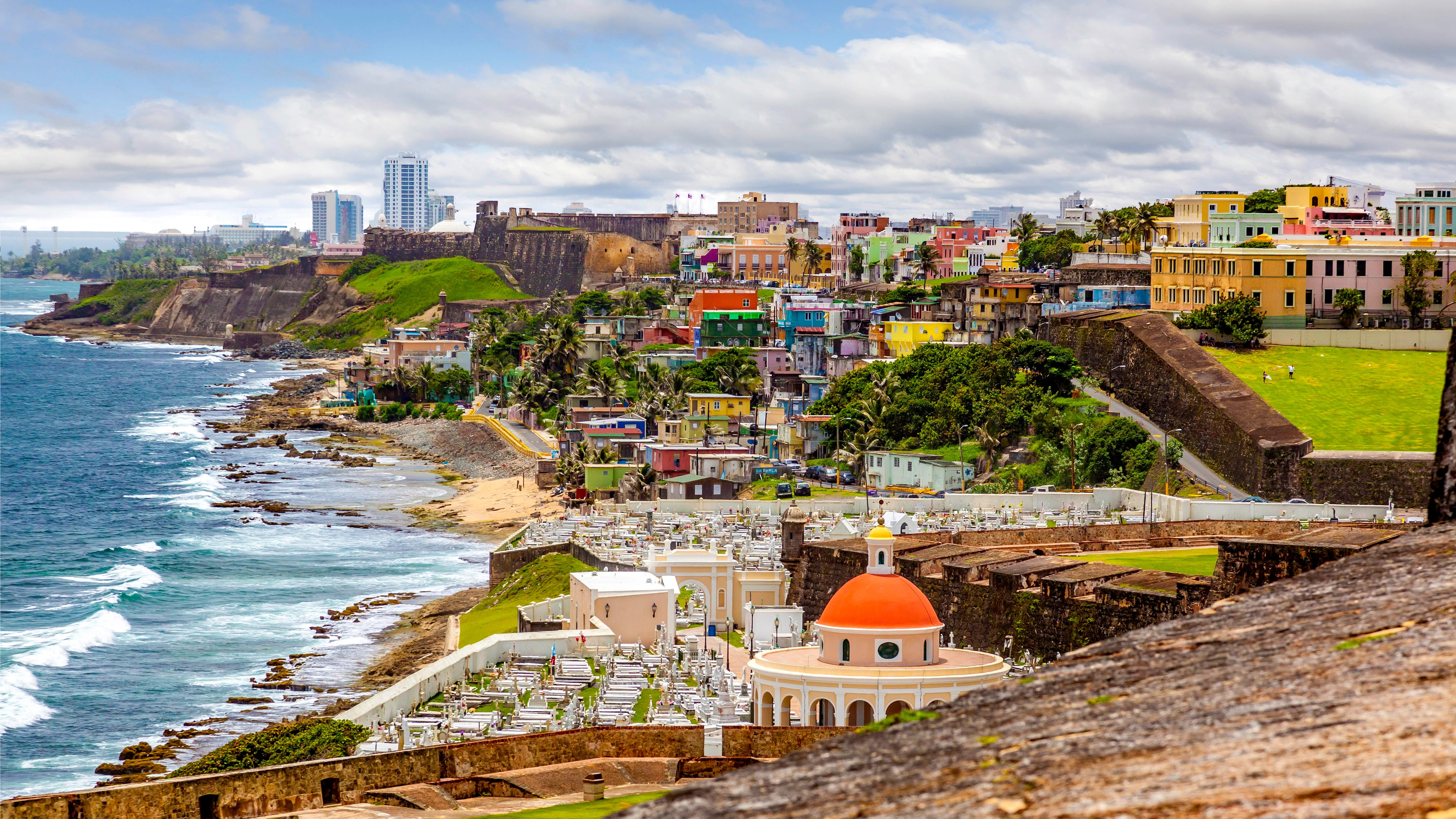 Tourists in Puerto Rico, Return to paradise, Recovery progress, Post-disaster resilience, 3560x2010 HD Desktop