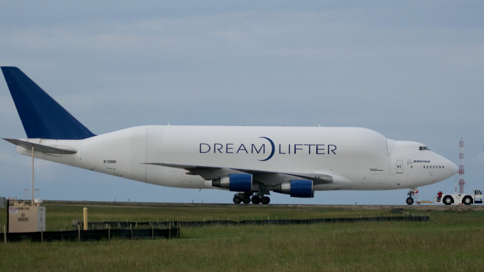 Boeing Dreamlifter, Oversized cargo, Air freight, Efficient transportation, 1920x1080 Full HD Desktop