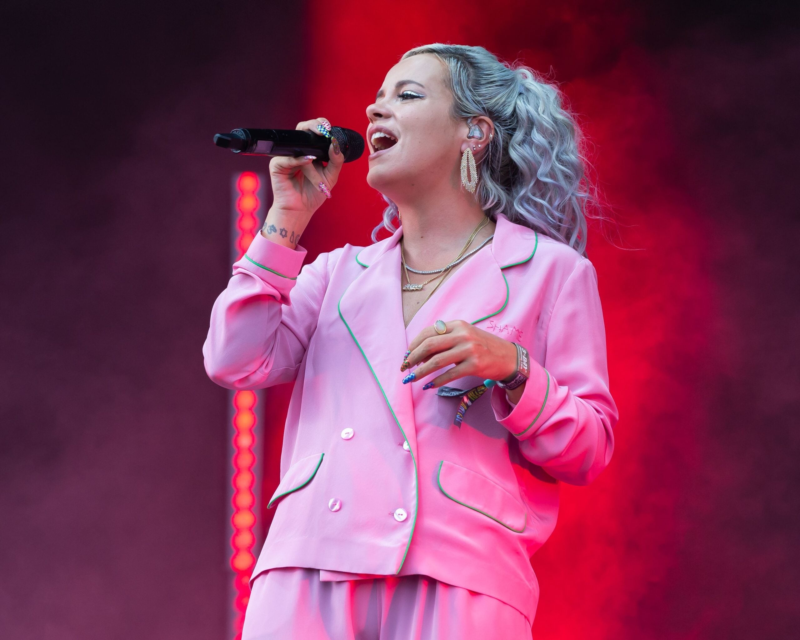 ACL Fest 2018, Lily Allen (Singer) Wallpaper, 2560x2050 HD Desktop