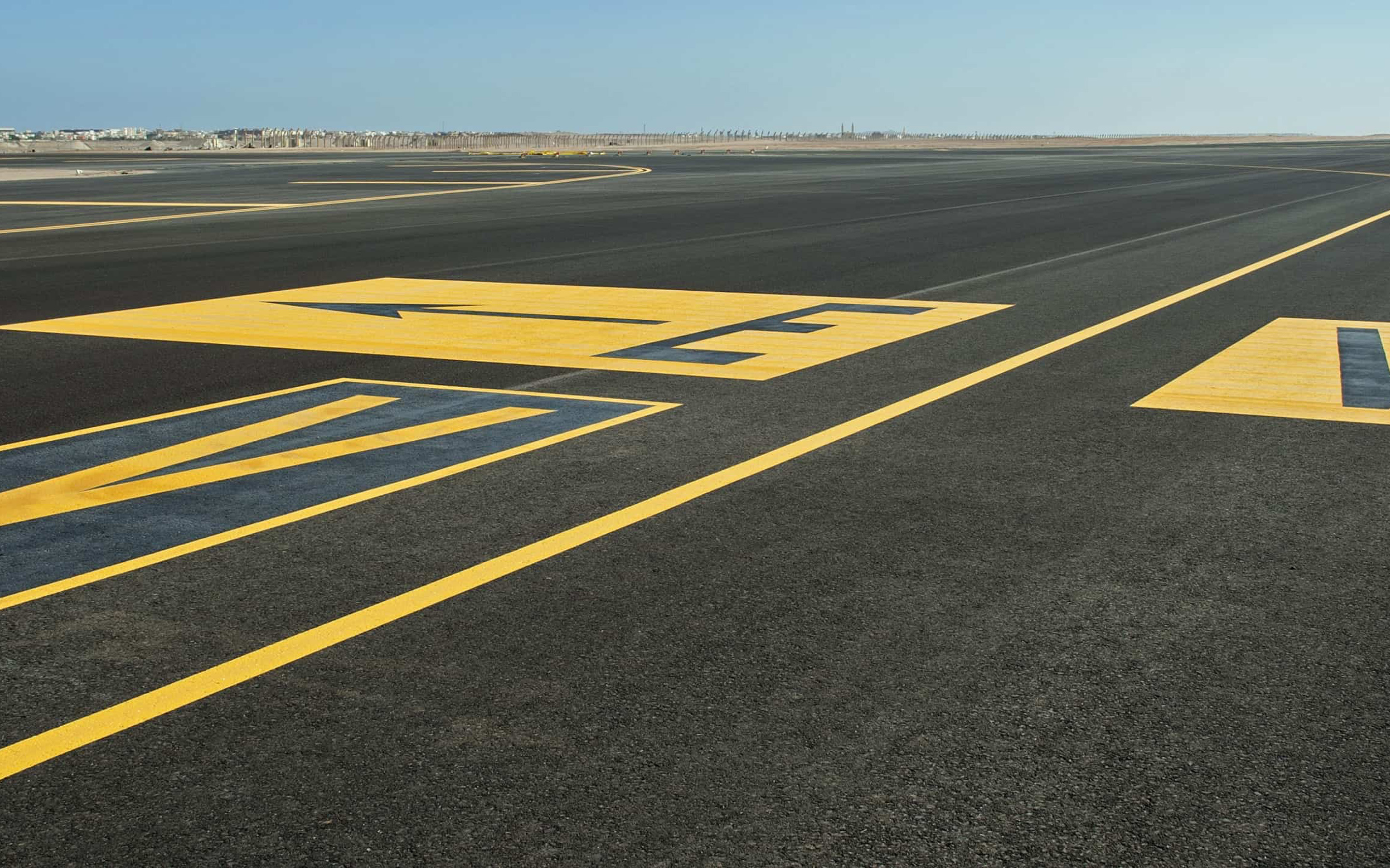 Asphalt runway, Yellow pointers, Airport navigation, High-resolution image, 2880x1800 HD Desktop