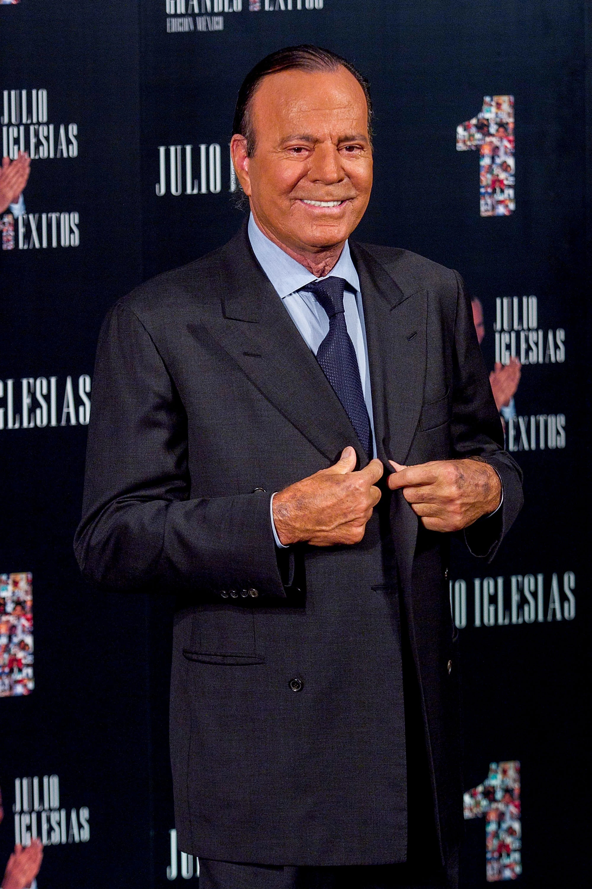 Julio Iglesias, Seven figure lawsuit, Ex ballerina, Fathered her son, 2000x3000 HD Phone