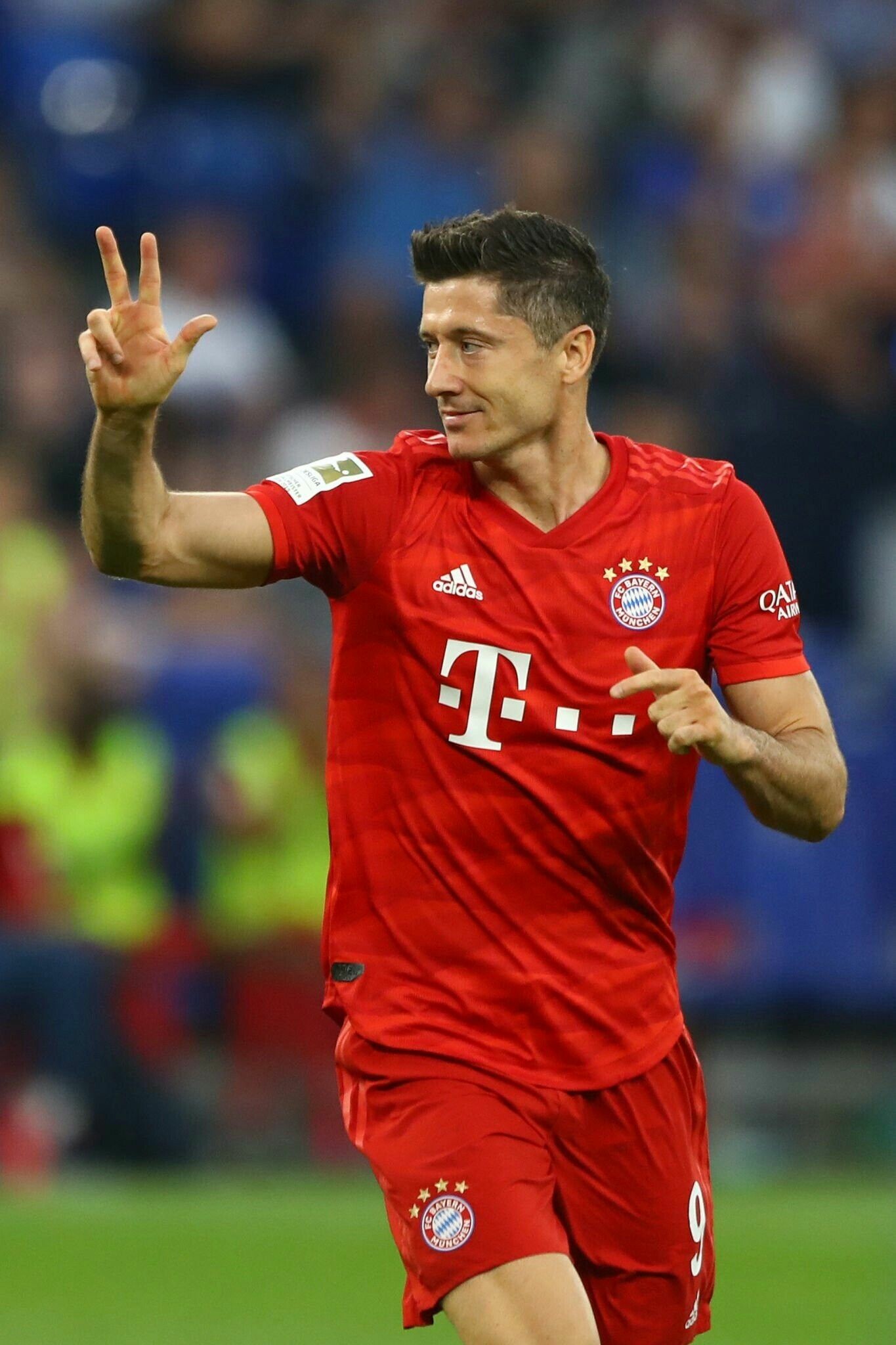 Robert Lewandowski, Footballers handsome, Pin em, 1370x2050 HD Phone