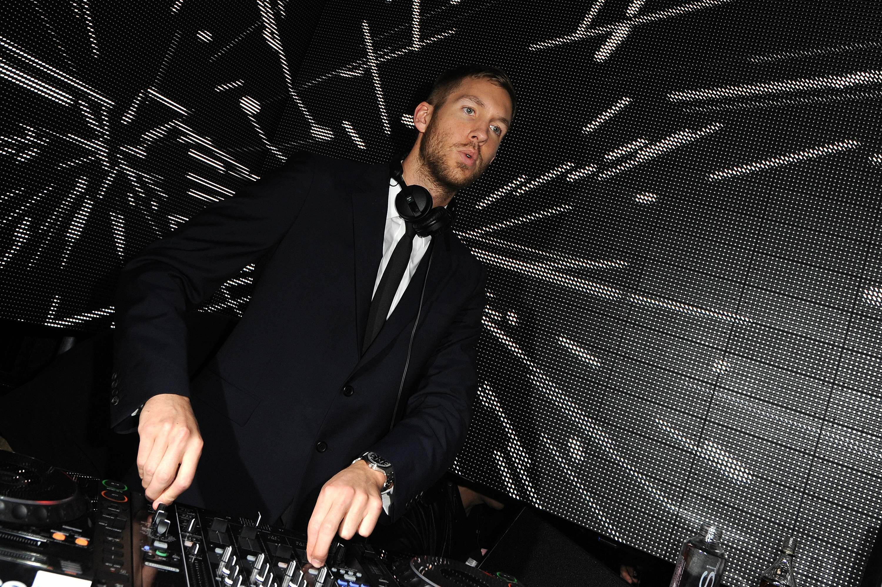 Calvin Harris, Stunning HD background, Visual treat, Musical inspiration, 3000x2000 HD Desktop