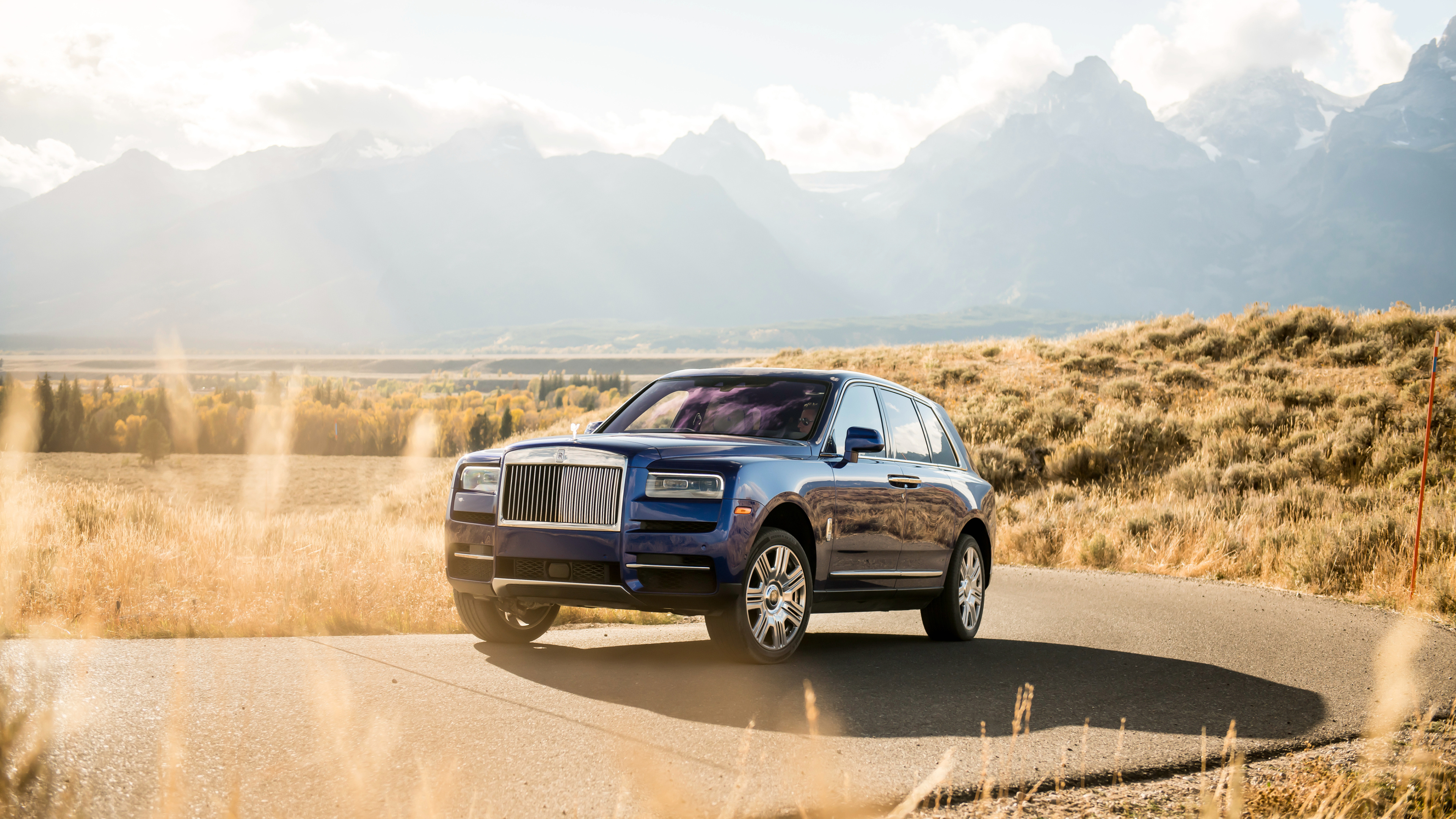 Rolls-Royce Cullinan, Classic luxury, Opulent interior, Distinctive grille, 3840x2160 4K Desktop