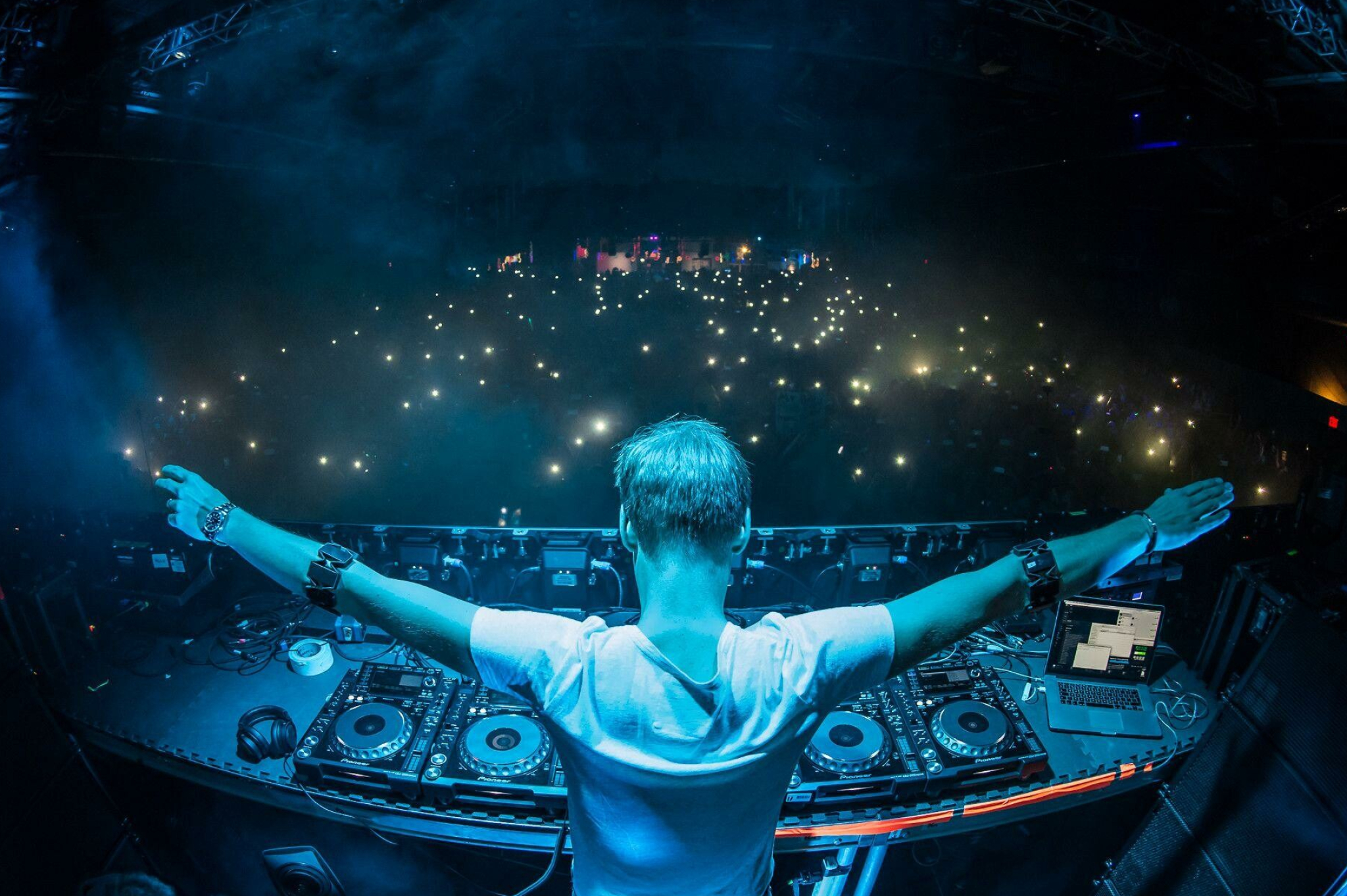 Armin Van Buuren, Trance music pioneer, DJ Mag top 100, Euphoric beats, 2050x1370 HD Desktop