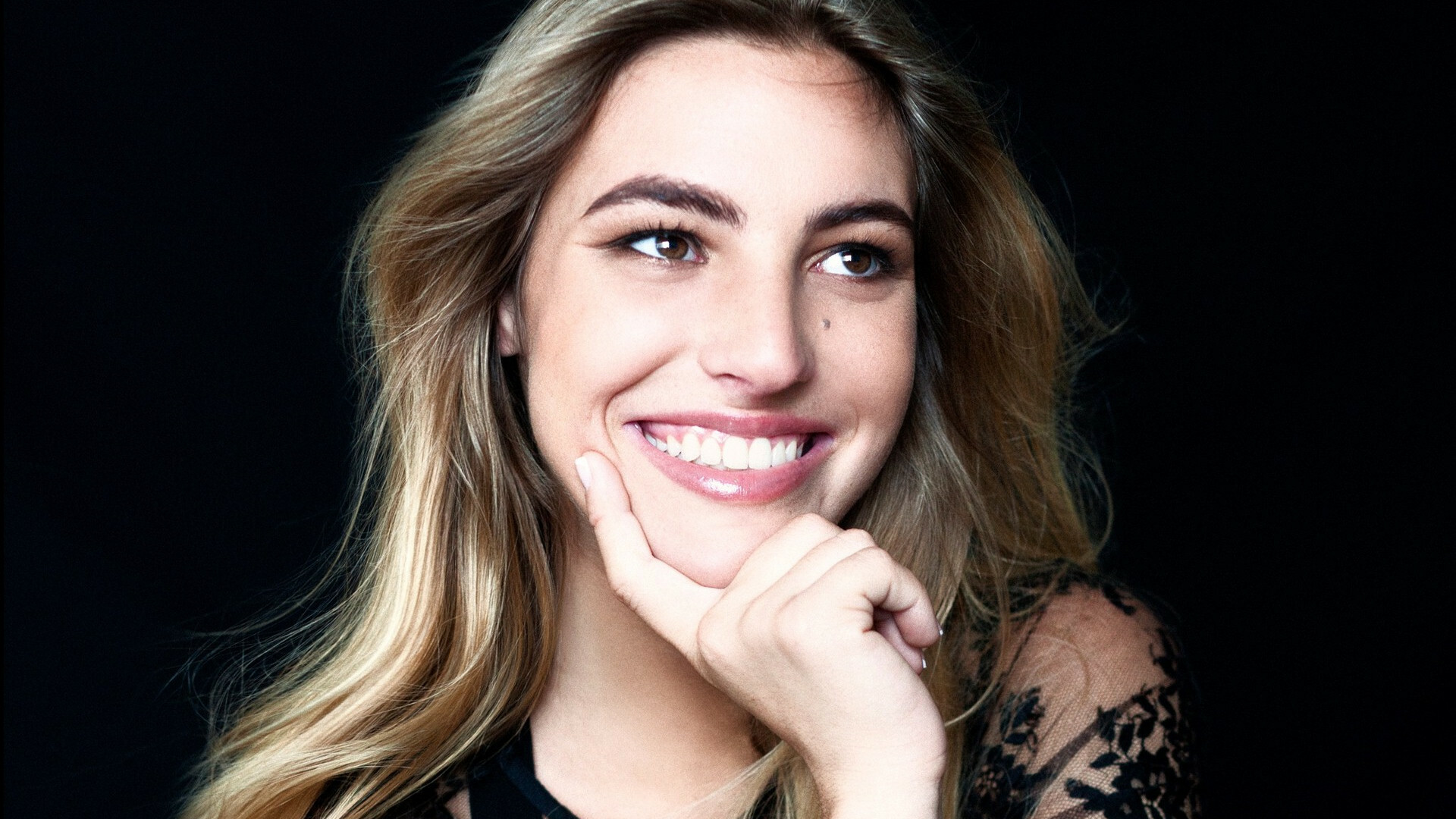 Lele Pons, Cute smile, Wallpaper-worthy, Radiant beauty, 1920x1080 Full HD Desktop