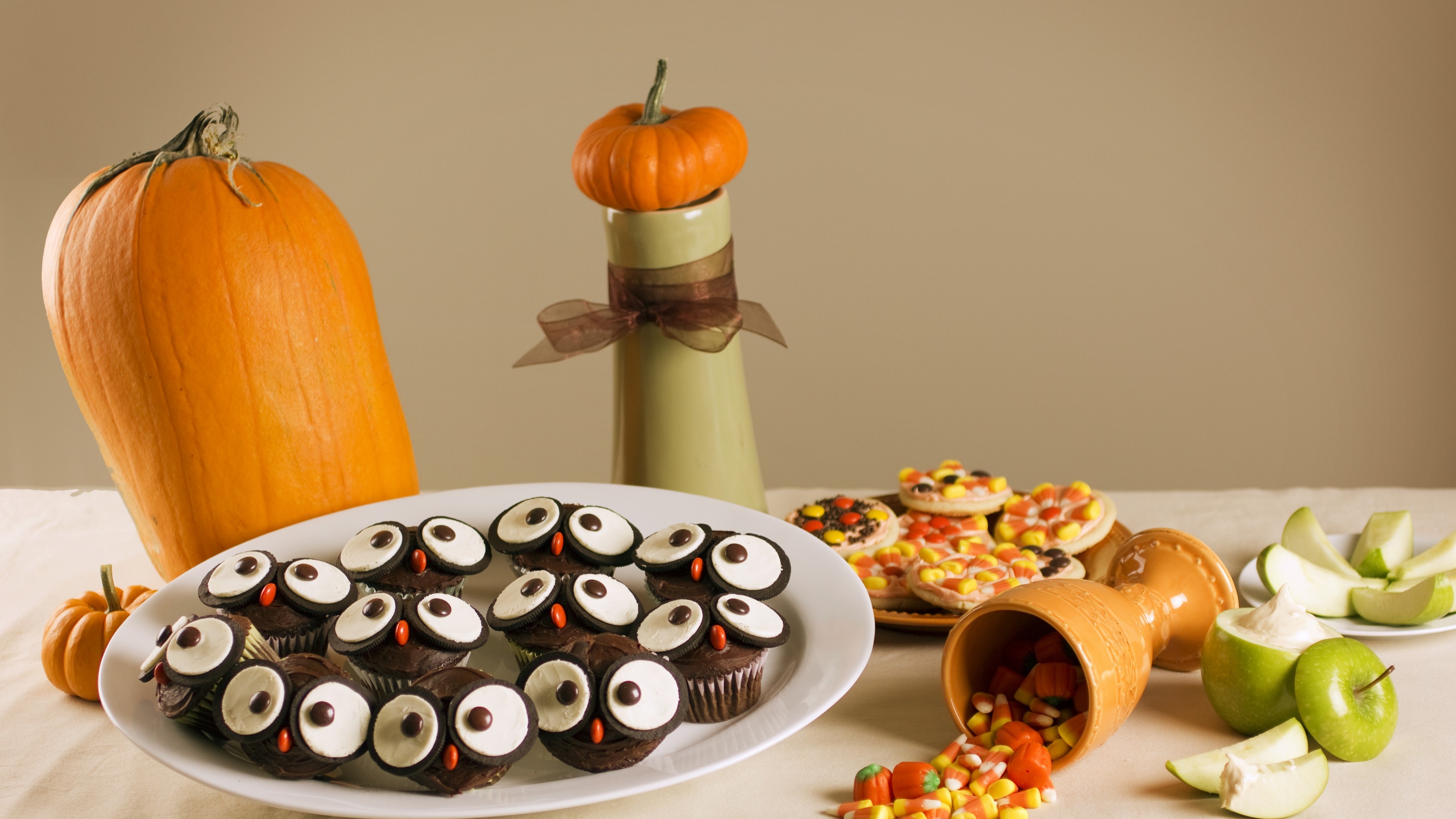 Muffins, Halloween Candies Wallpaper, 3840x2160 4K Desktop