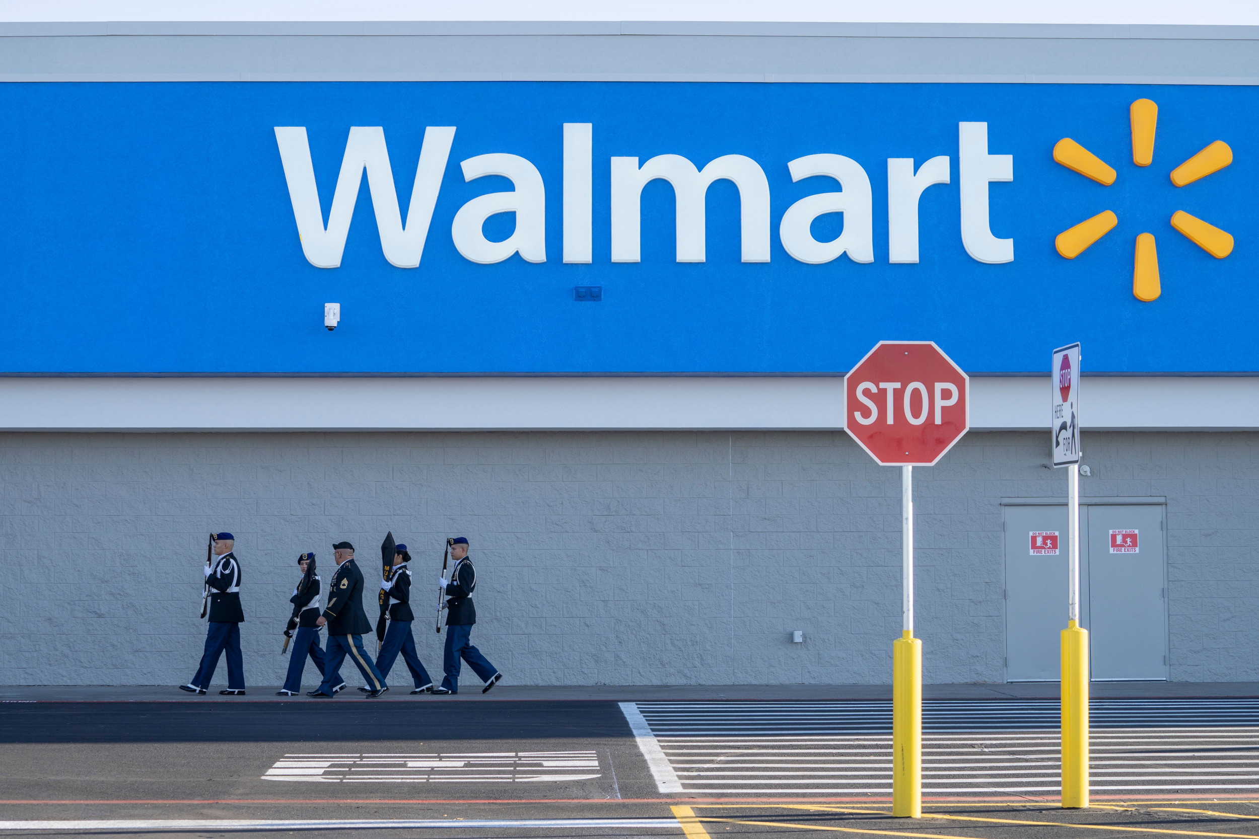 Walmart fires workers, Spanish speaking customer, Learn English, Employee language policy, 2500x1670 HD Desktop