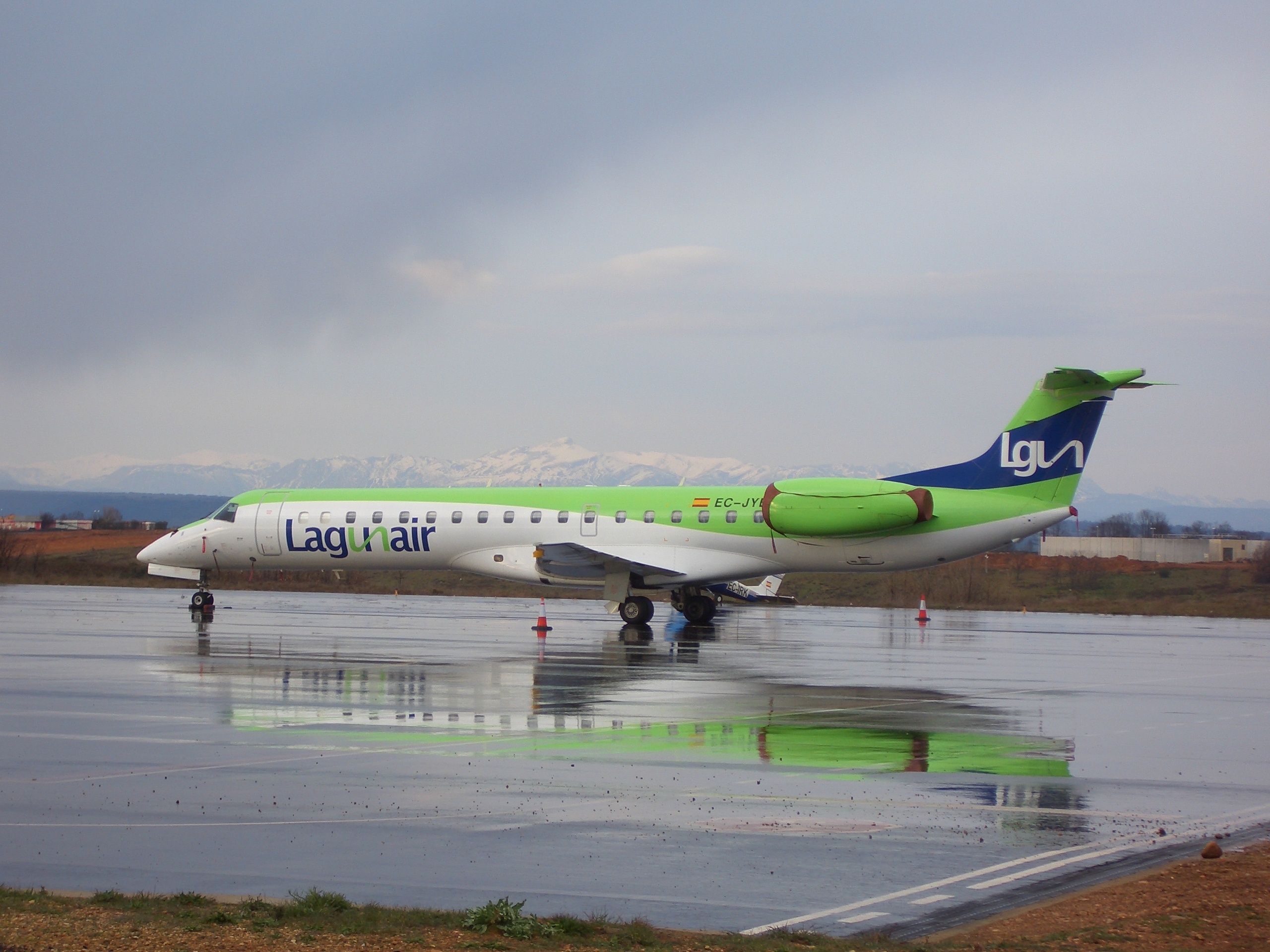 Embraer ERJ-145, Barrie Aircraft Museum, Pictures, Technical Data, 2560x1920 HD Desktop