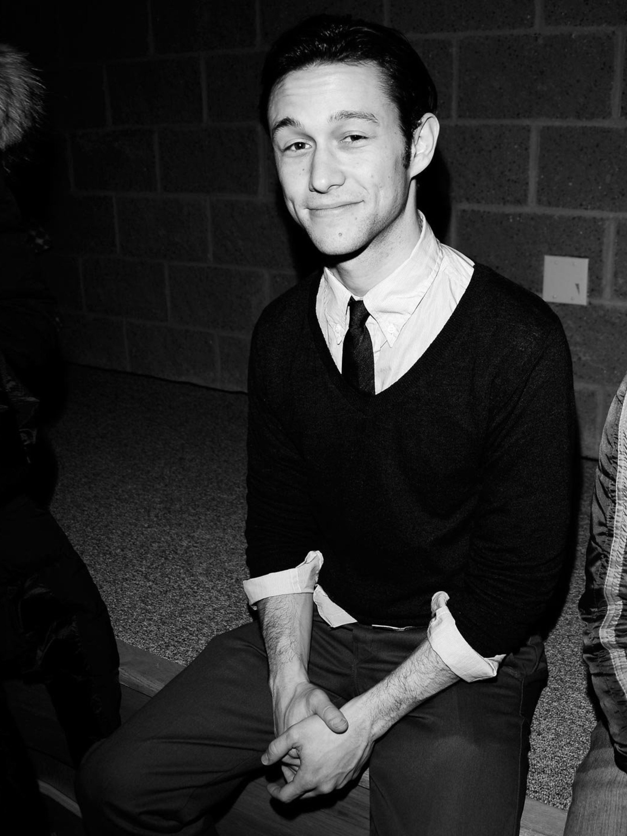 Joseph Gordon-Levitt, Elle Man of the Week, Fashion icon, Stylish, 2050x2730 HD Phone