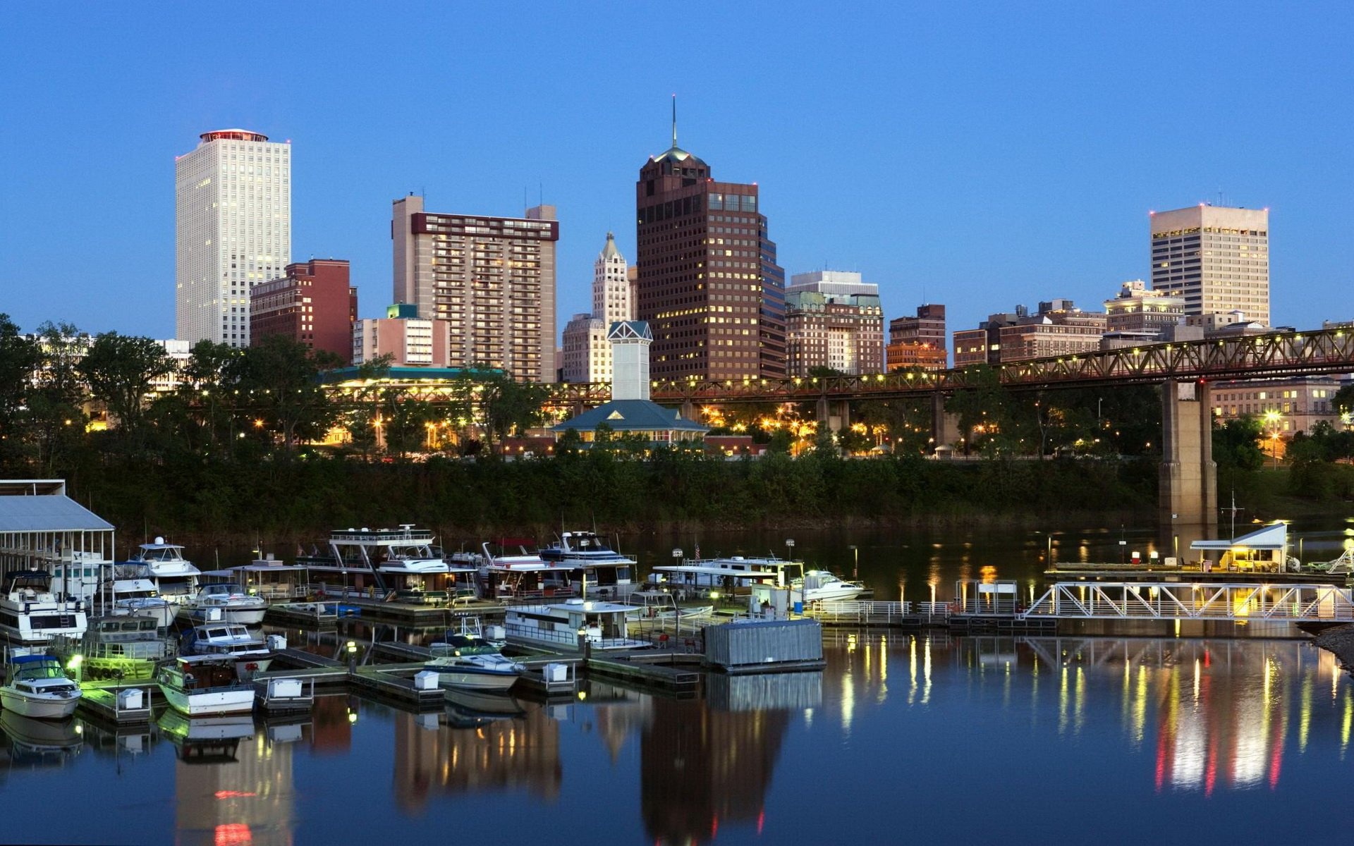 The Renaissance Apartments, Memphis Skyline Wallpaper, 1920x1200 HD Desktop