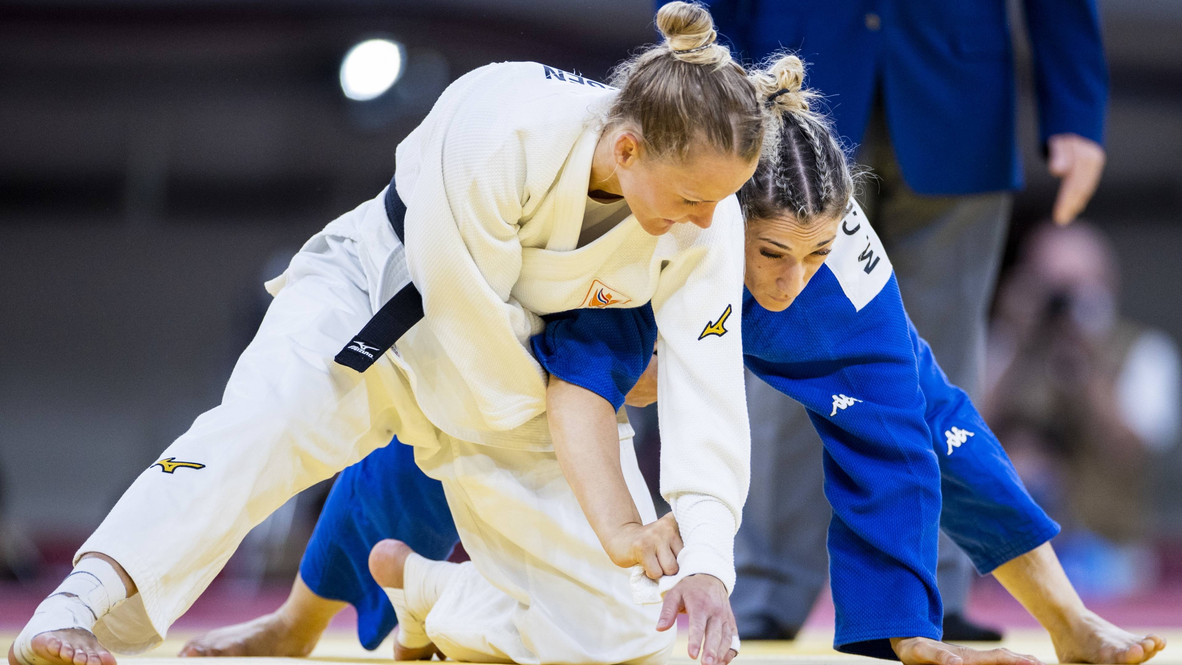 Guusje Steenhuis vs Yoon Hyun-ji, Judo Wallpaper, 3840x2160 4K Desktop