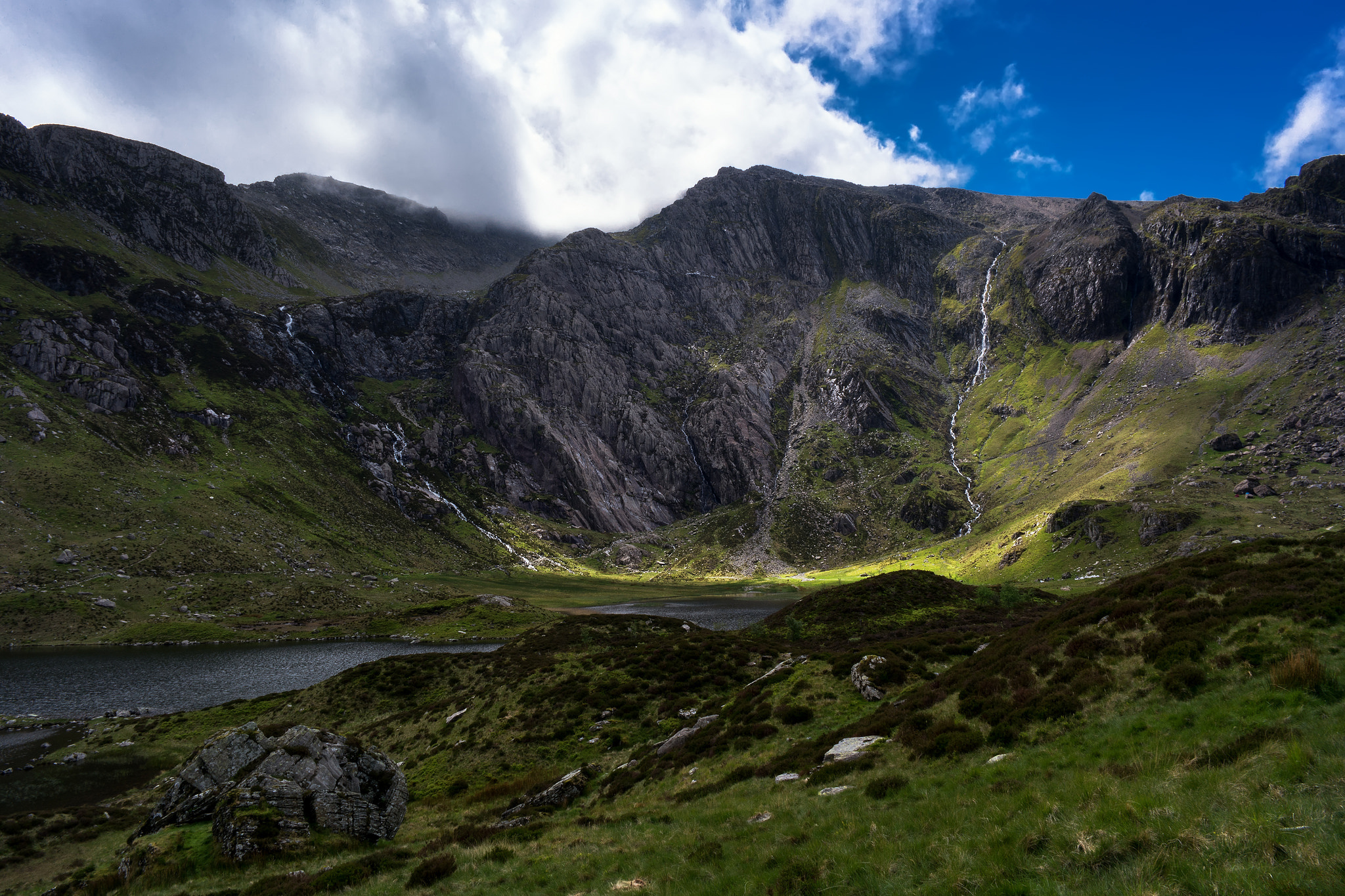 Snowdonia National Park, llyn idwal lake, wales, 2050x1370 HD Desktop