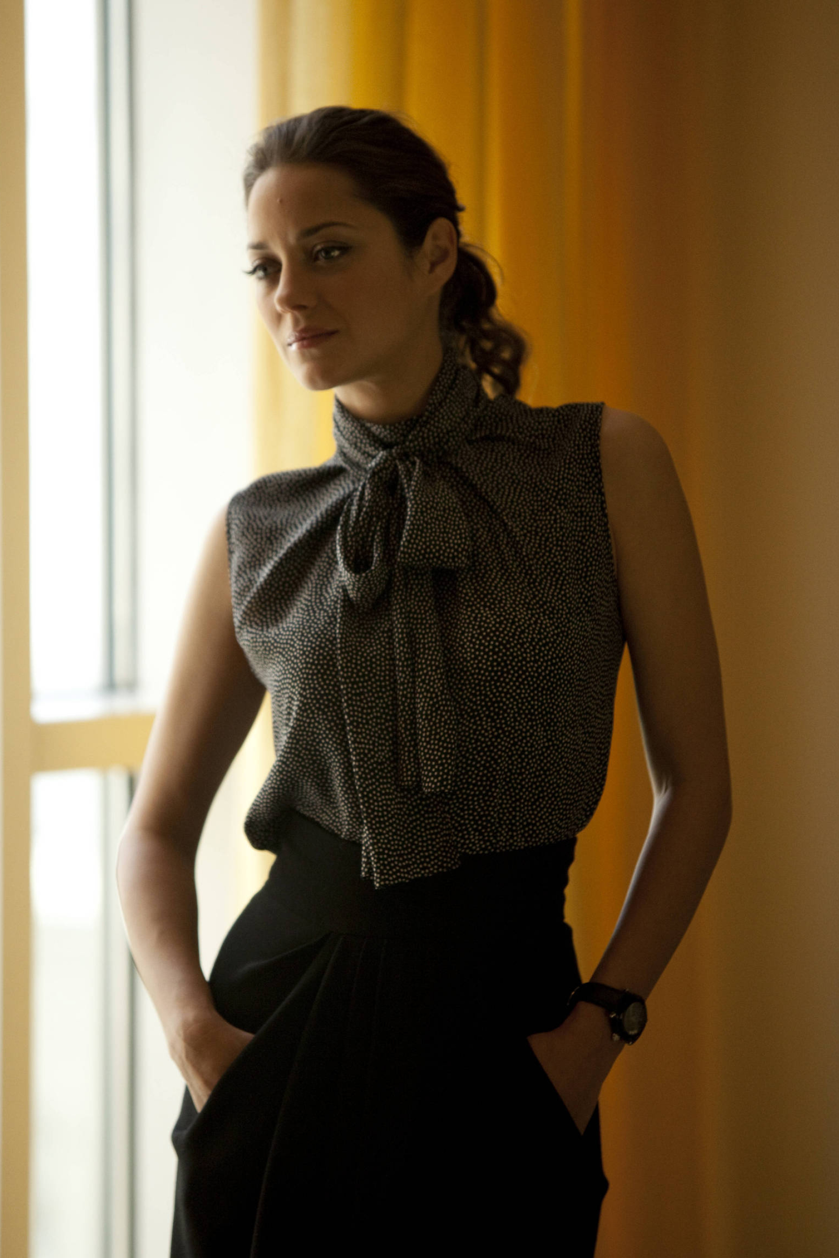 Public Enemies, Marion Cotillard, Promotional shoot, Glamorous pose, 1710x2560 HD Phone