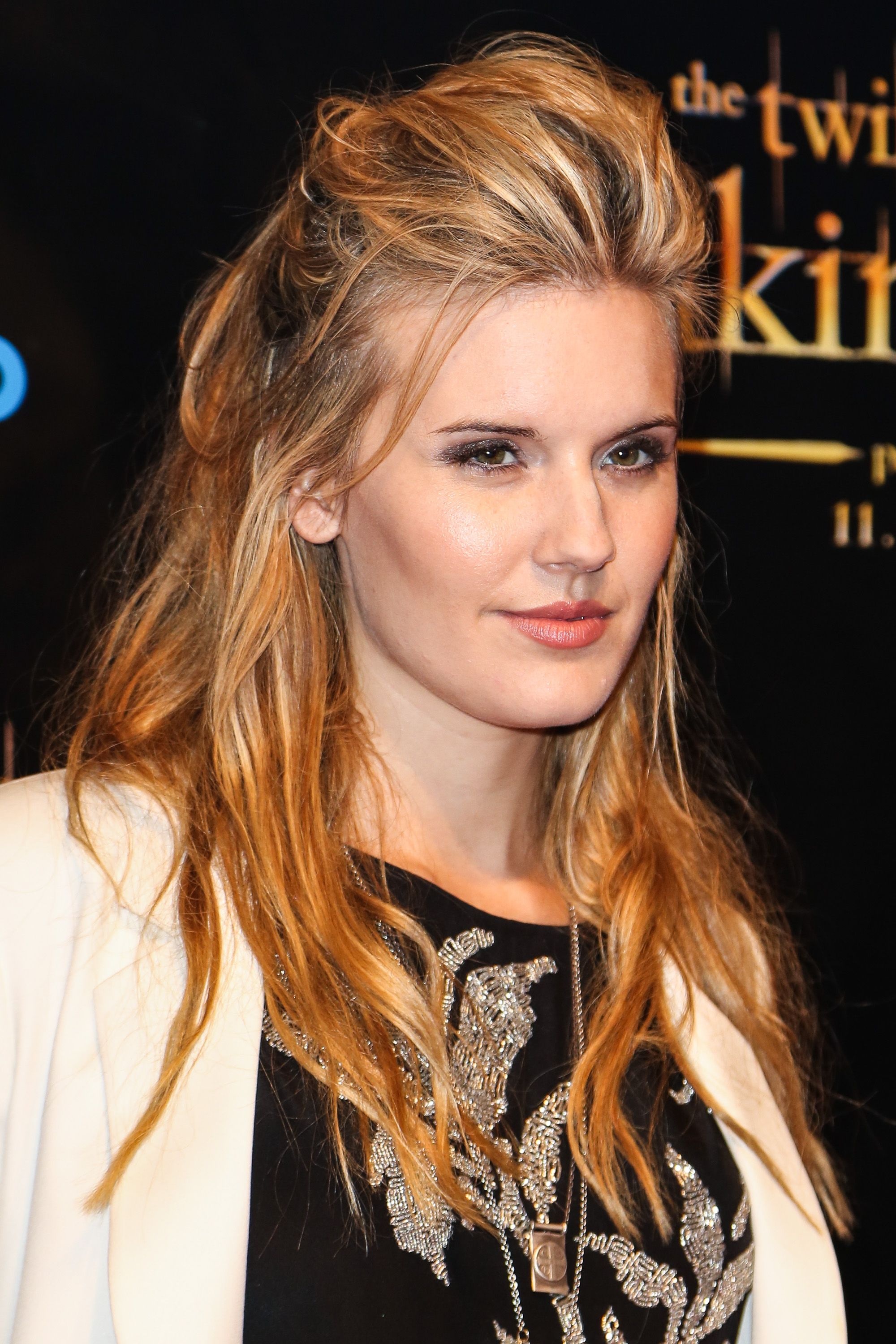 Maggie Grace, Breaking wallpapers, 4K HD, Backgrounds, 2000x3000 HD Phone