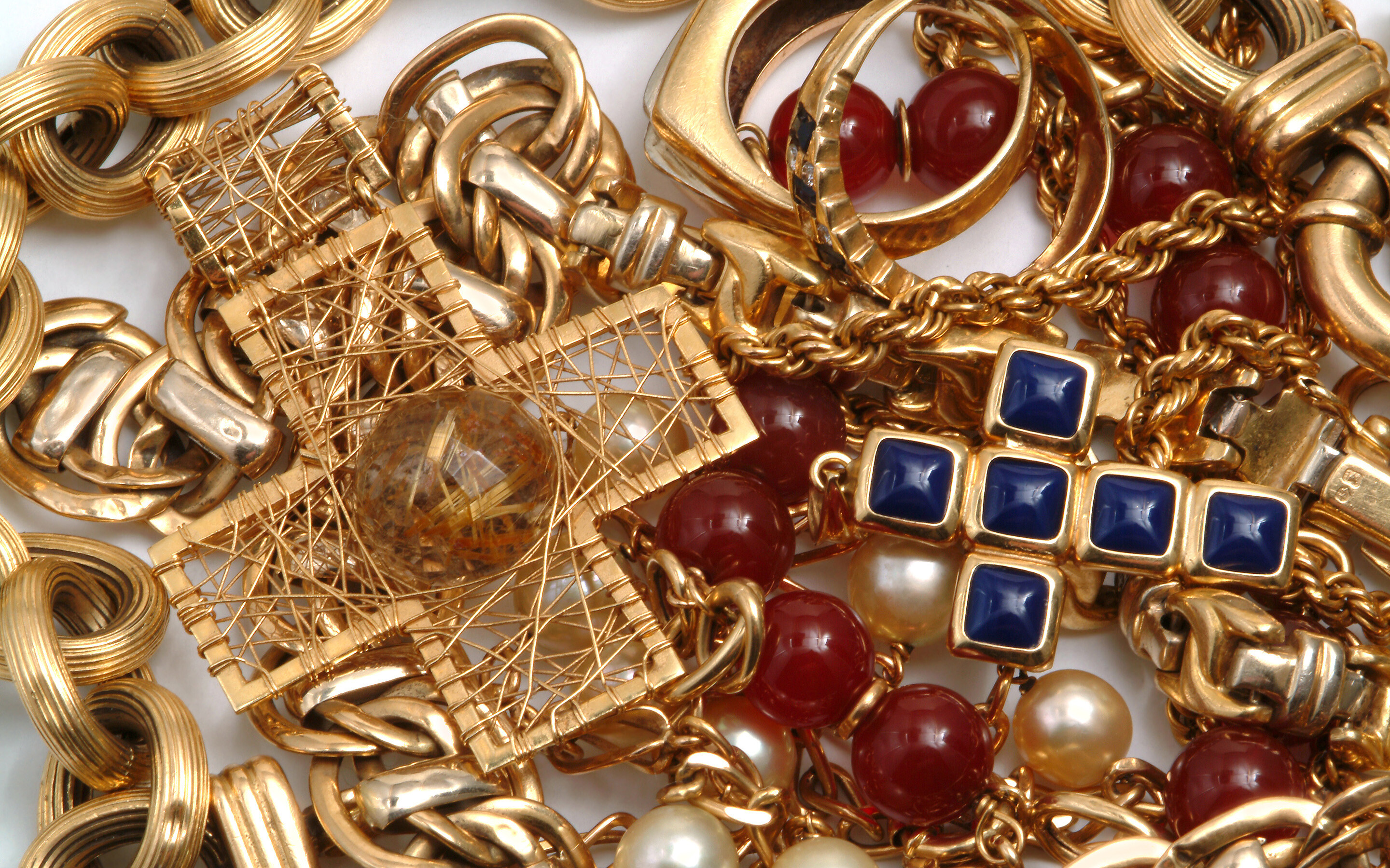 Lavish jewelry, Precious gemstones, Opulent details, Radiating beauty, 2880x1800 HD Desktop