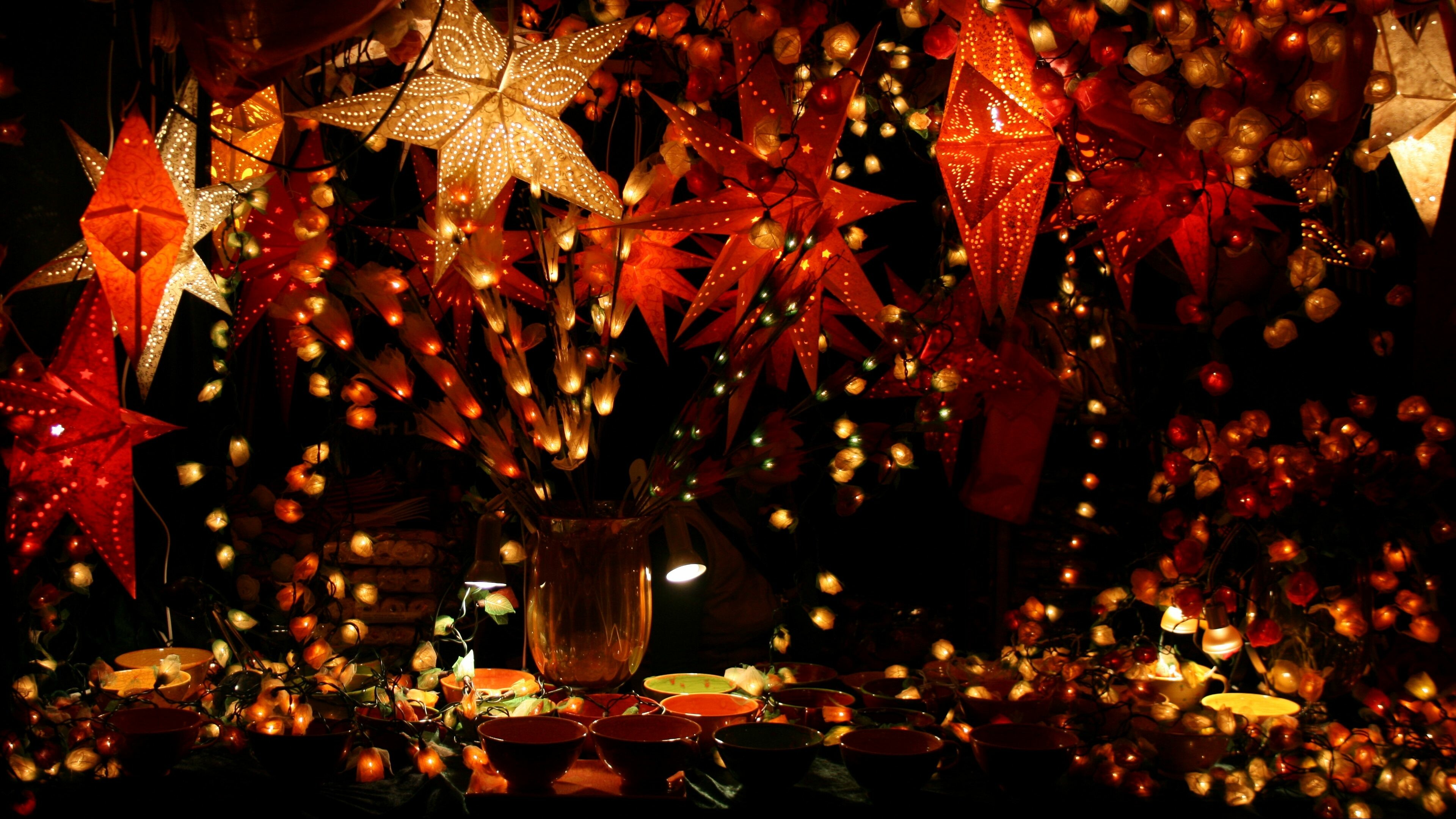 Garlands decorations, Christmas decor, 4K resolution, Festive ambiance, 3840x2160 4K Desktop