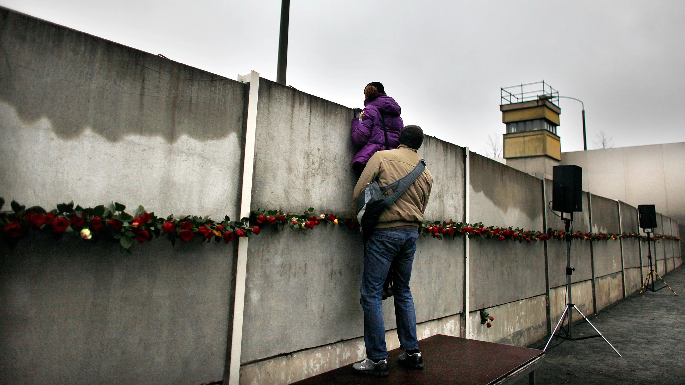 Berlin Wall, Economic aftermath, East Germany, Marketplace, 2880x1620 HD Desktop