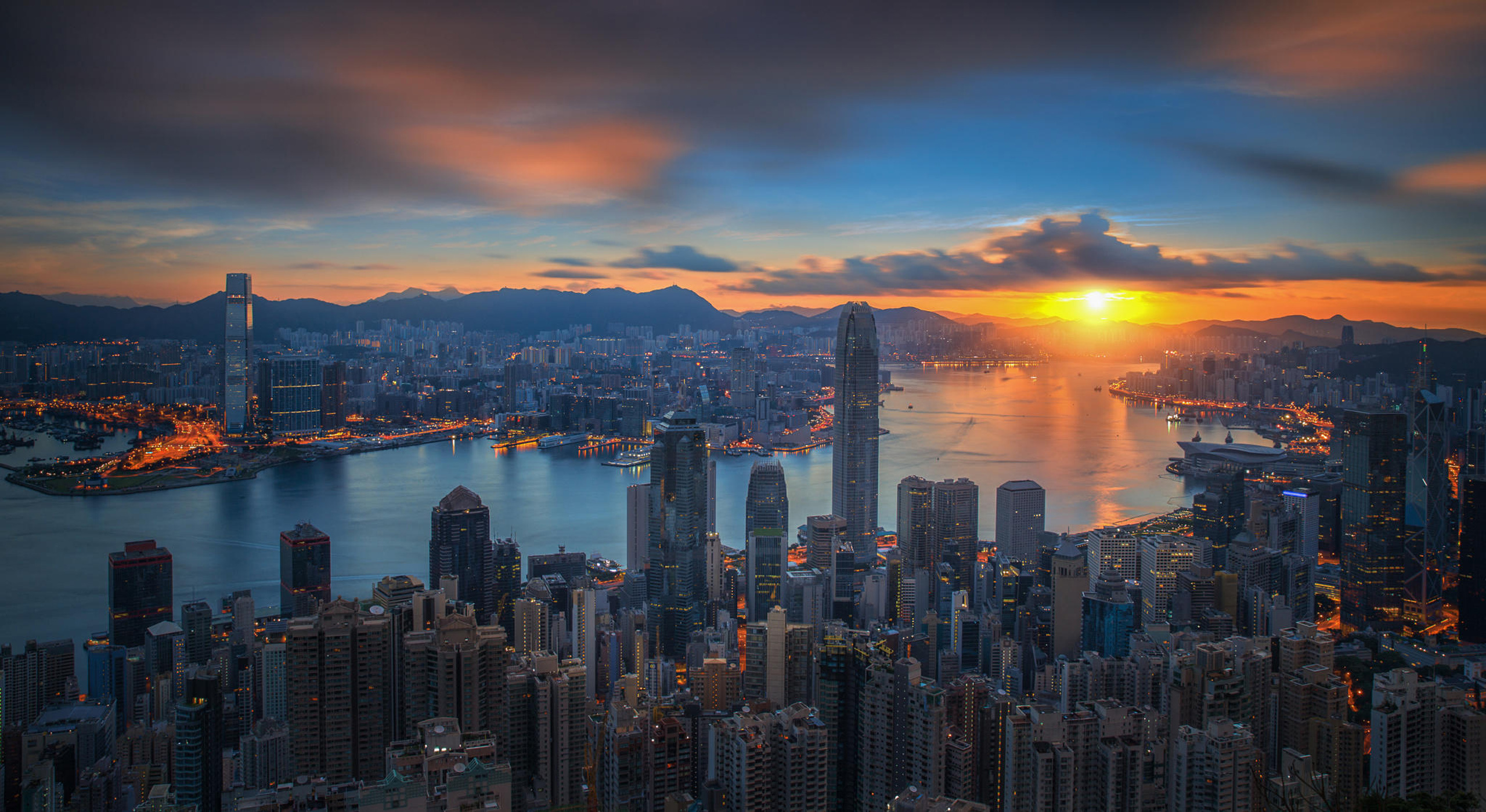 Sunrise, Victoria Harbor, Victoria Peak, 2560x1400 HD Desktop