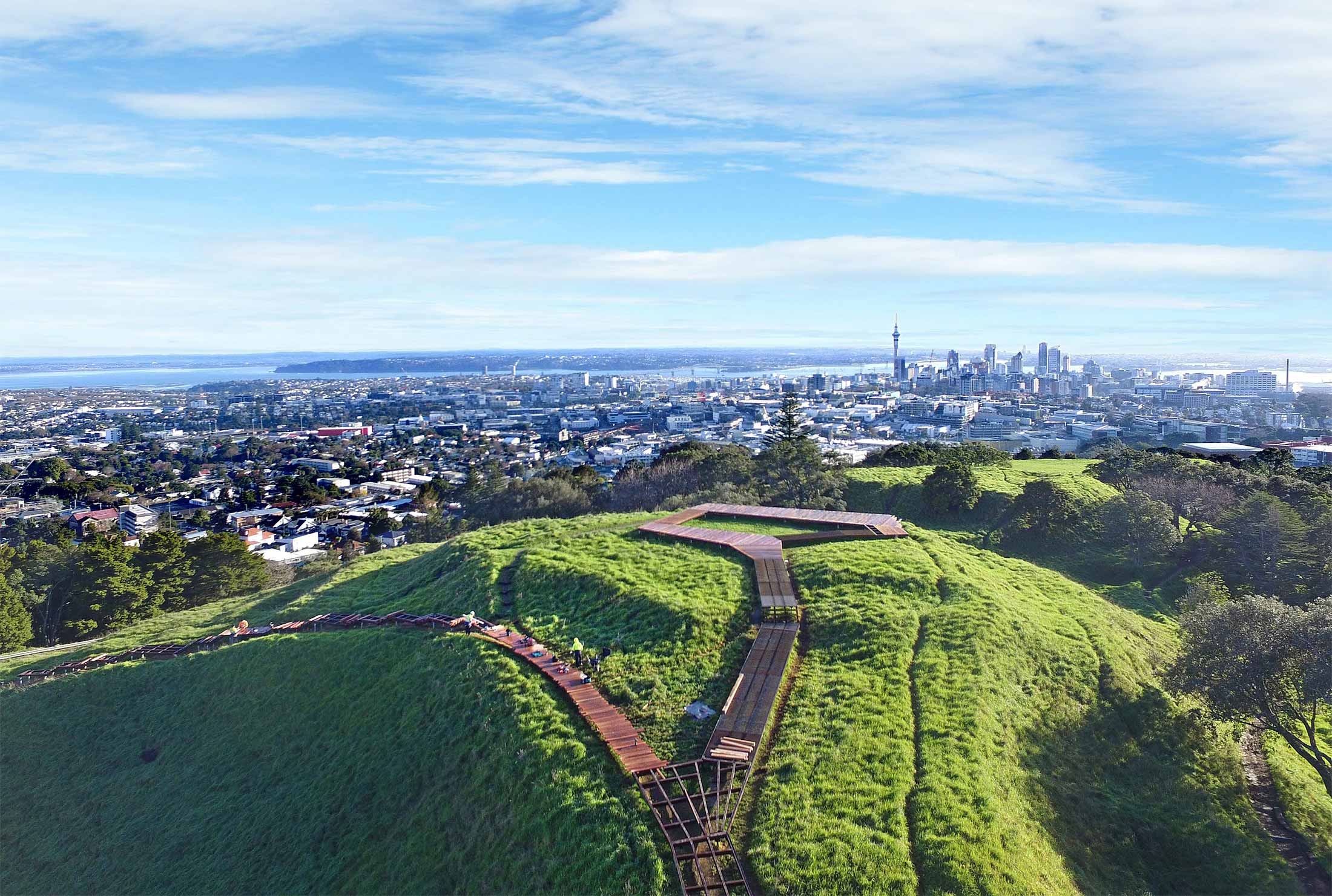 Mount Eden Crater, Boardwalk beauty, Stellar projects, Maungawhau tihi, 2200x1490 HD Desktop