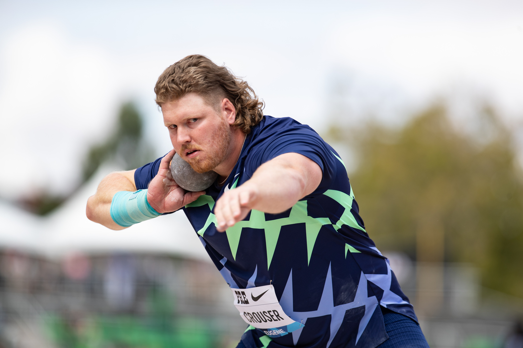 Ryan Crouser, Shot put celebration, Prefontaine Classic, Family, 2000x1340 HD Desktop