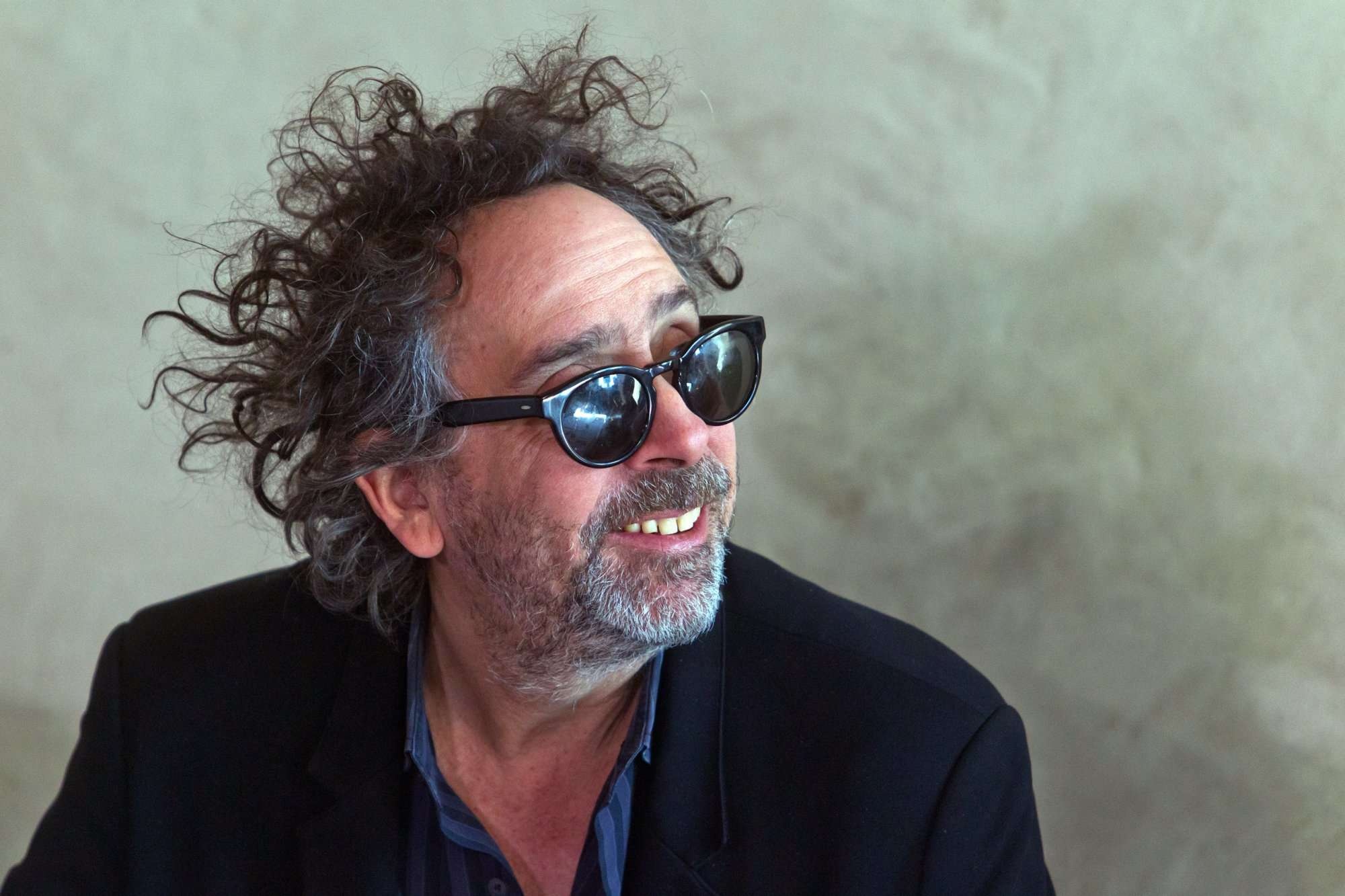 Tim Burton, Puppeteer, The dark, Filmmaking, 2000x1340 HD Desktop